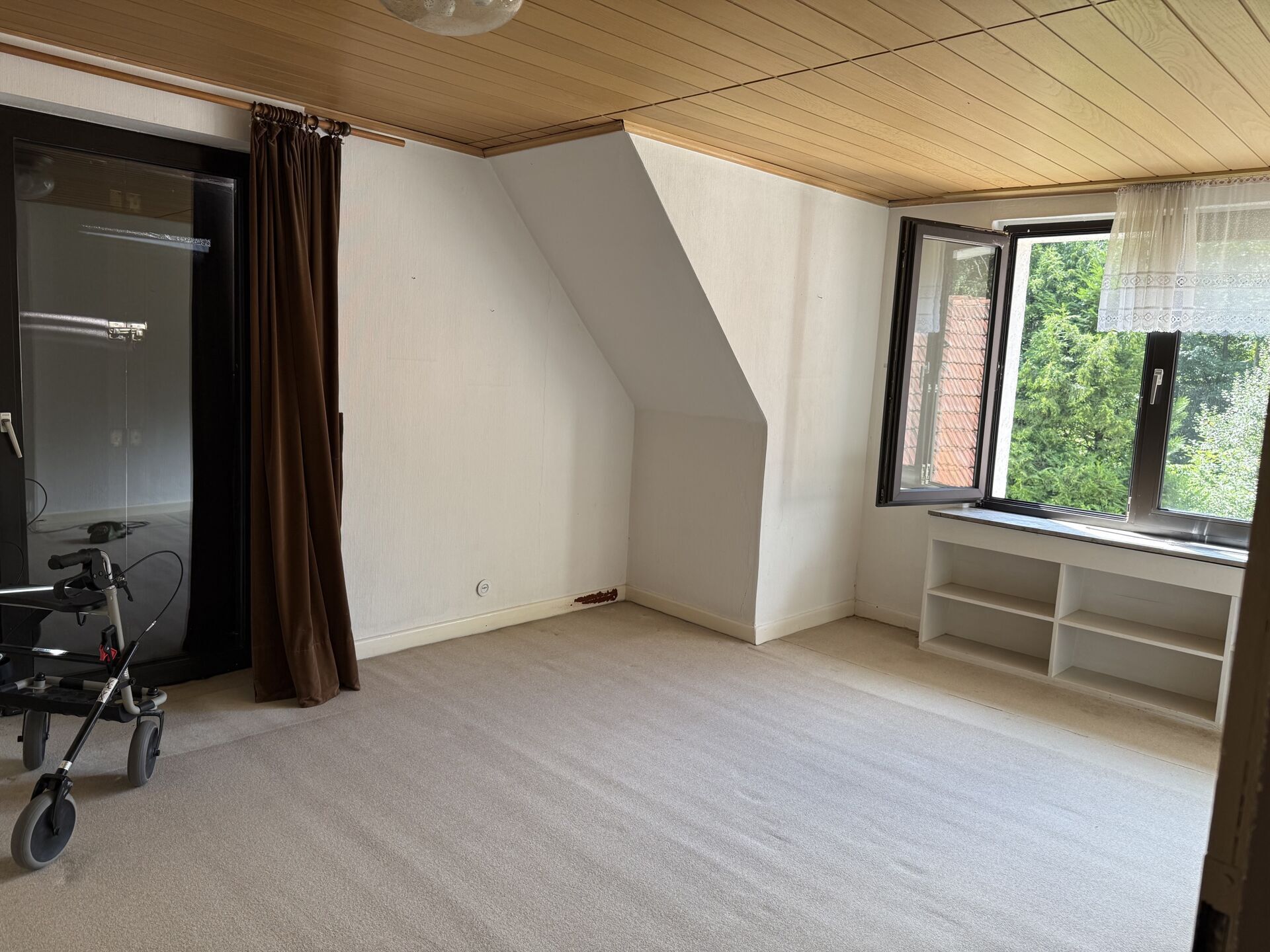 Immobilienangebot - Bad Driburg / Neuenheerse - Alle - Haus am Wald gelegen mit Werkstatt und Wiese - auch ideal für Pferdeliebhaber !