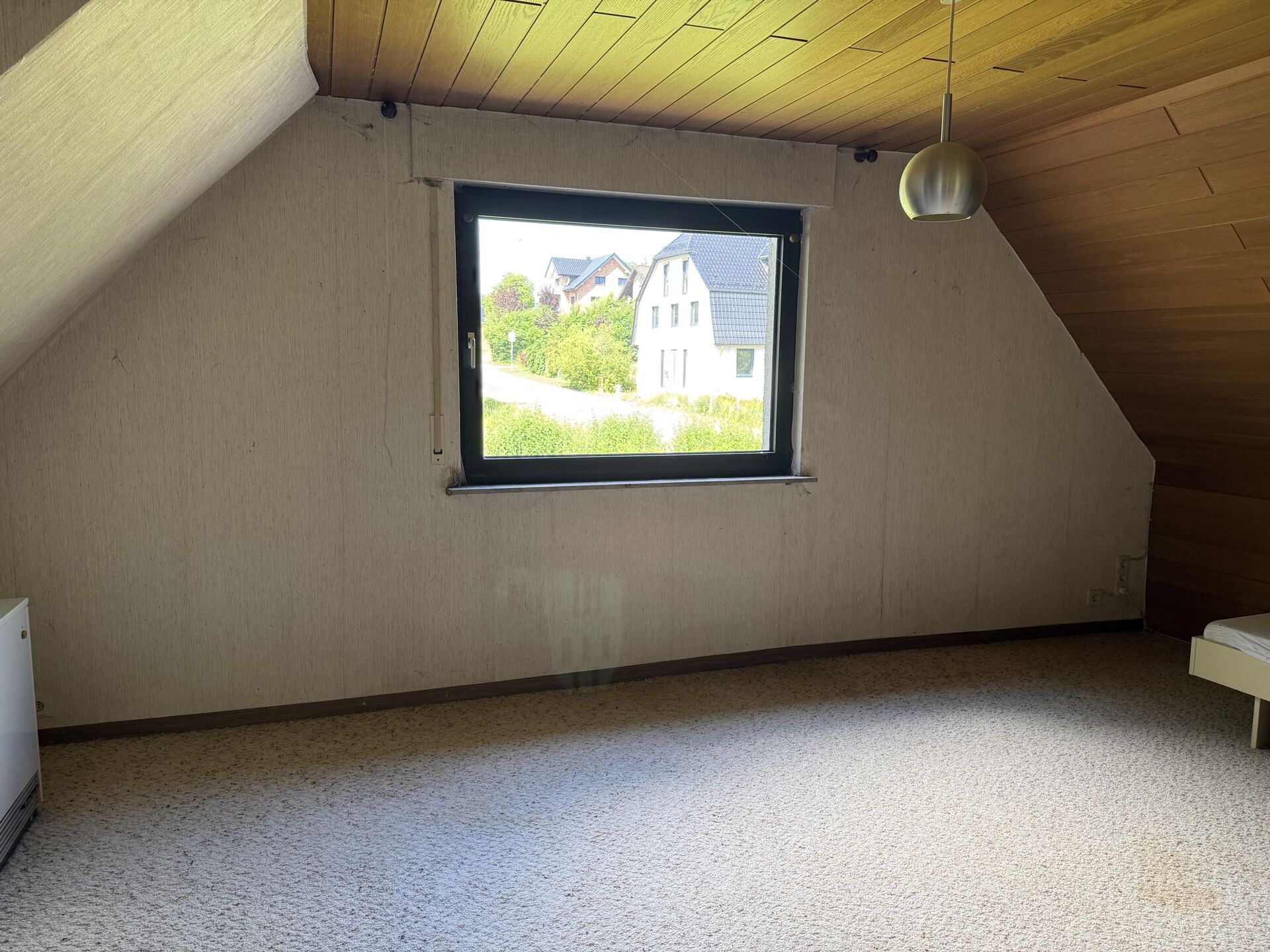 Immobilienangebot - Bad Driburg / Neuenheerse - Alle - Haus am Wald gelegen mit Werkstatt und Wiese - auch ideal für Pferdeliebhaber !