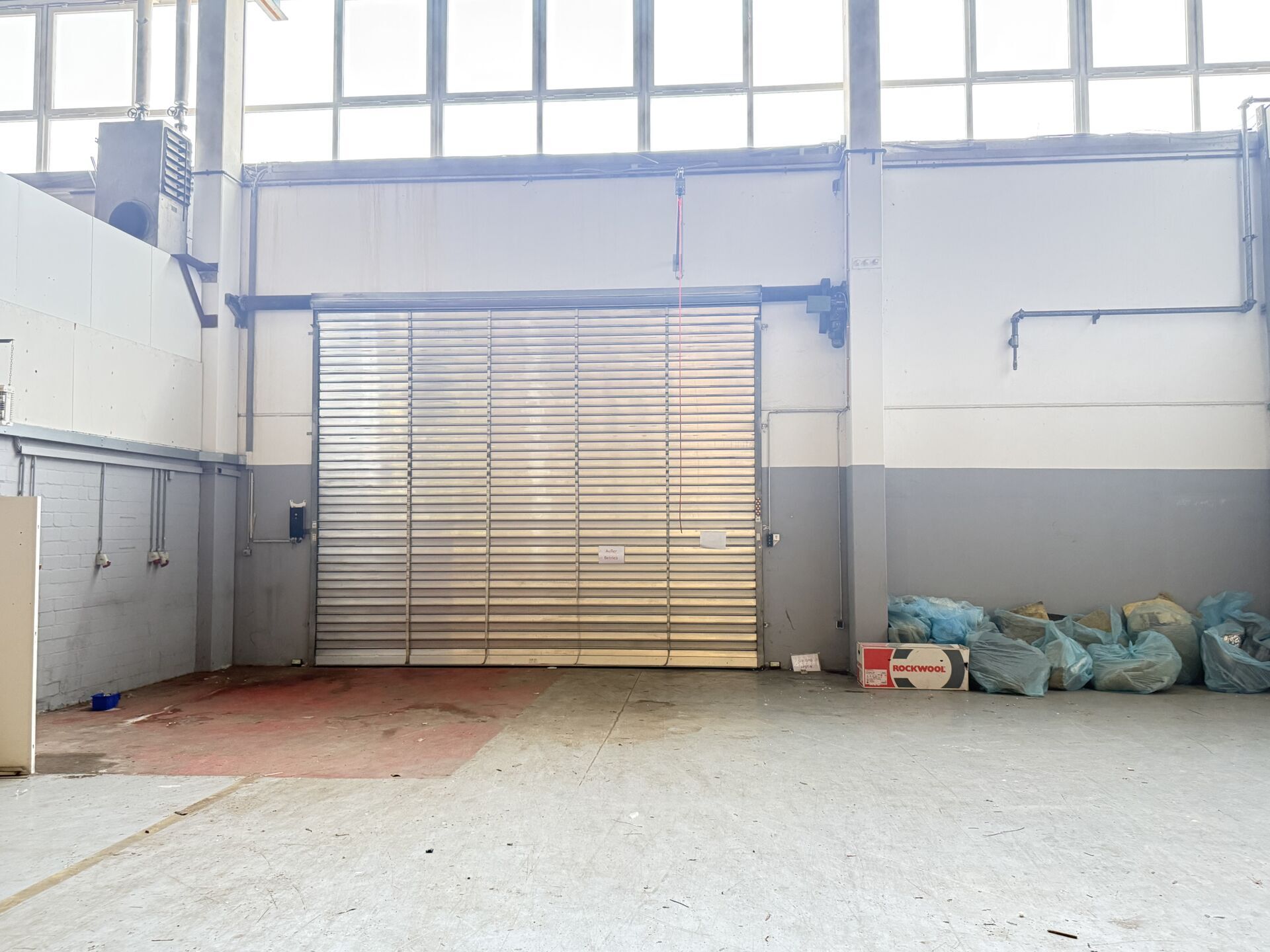 Immobilienangebot - Lage - Gewerbe - Großzügige Industriehalle mit weitläufiger Freifläche  zur Erweiterung