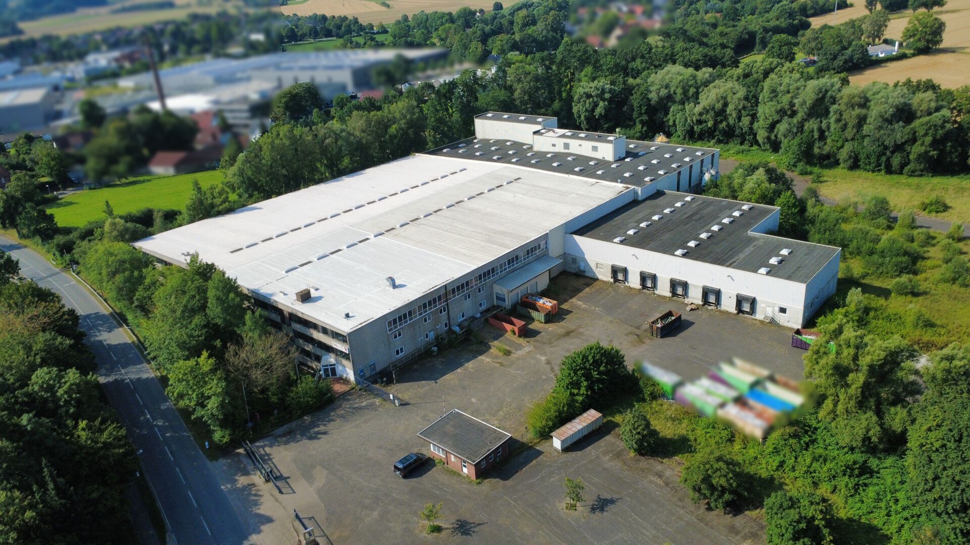 Immobilienangebot - Lage - Gewerbe - Großzügige Industriehalle mit weitläufiger Freifläche  zur Erweiterung