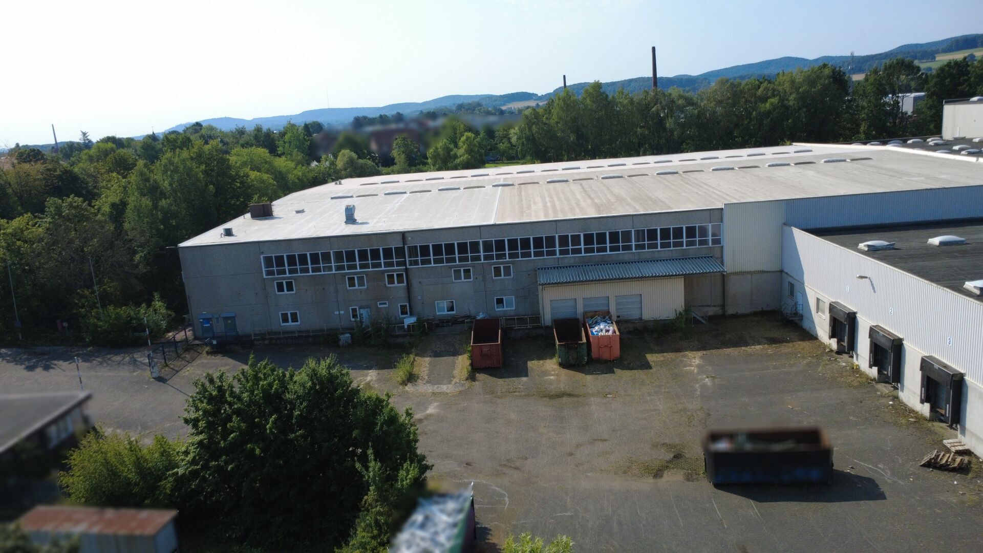 Immobilienangebot - Lage - Gewerbe - Großzügige Industriehalle mit weitläufiger Freifläche  zur Erweiterung