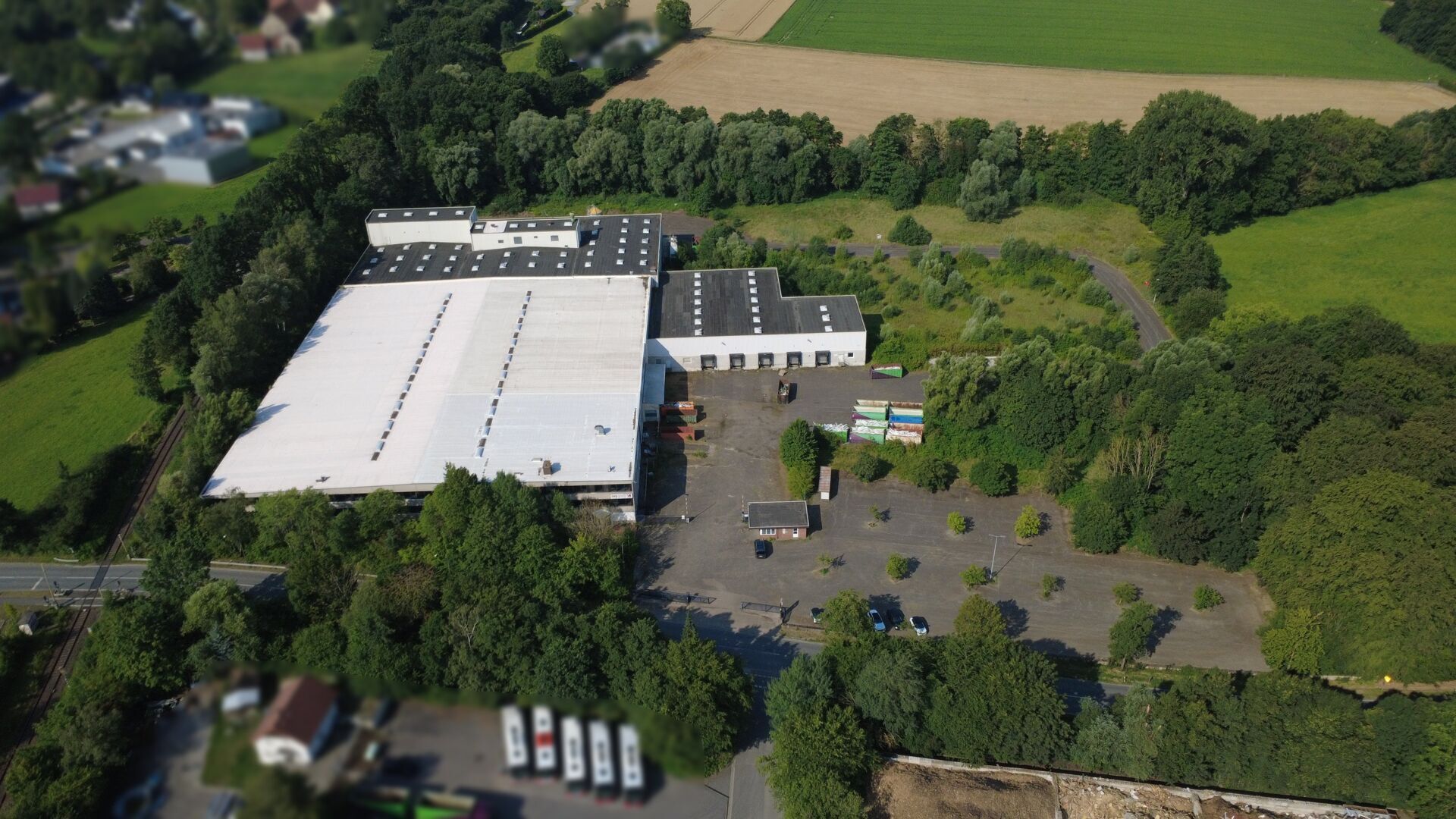 Immobilienangebot - Lage - Gewerbe - Großzügige Industriehalle mit weitläufiger Freifläche  zur Erweiterung