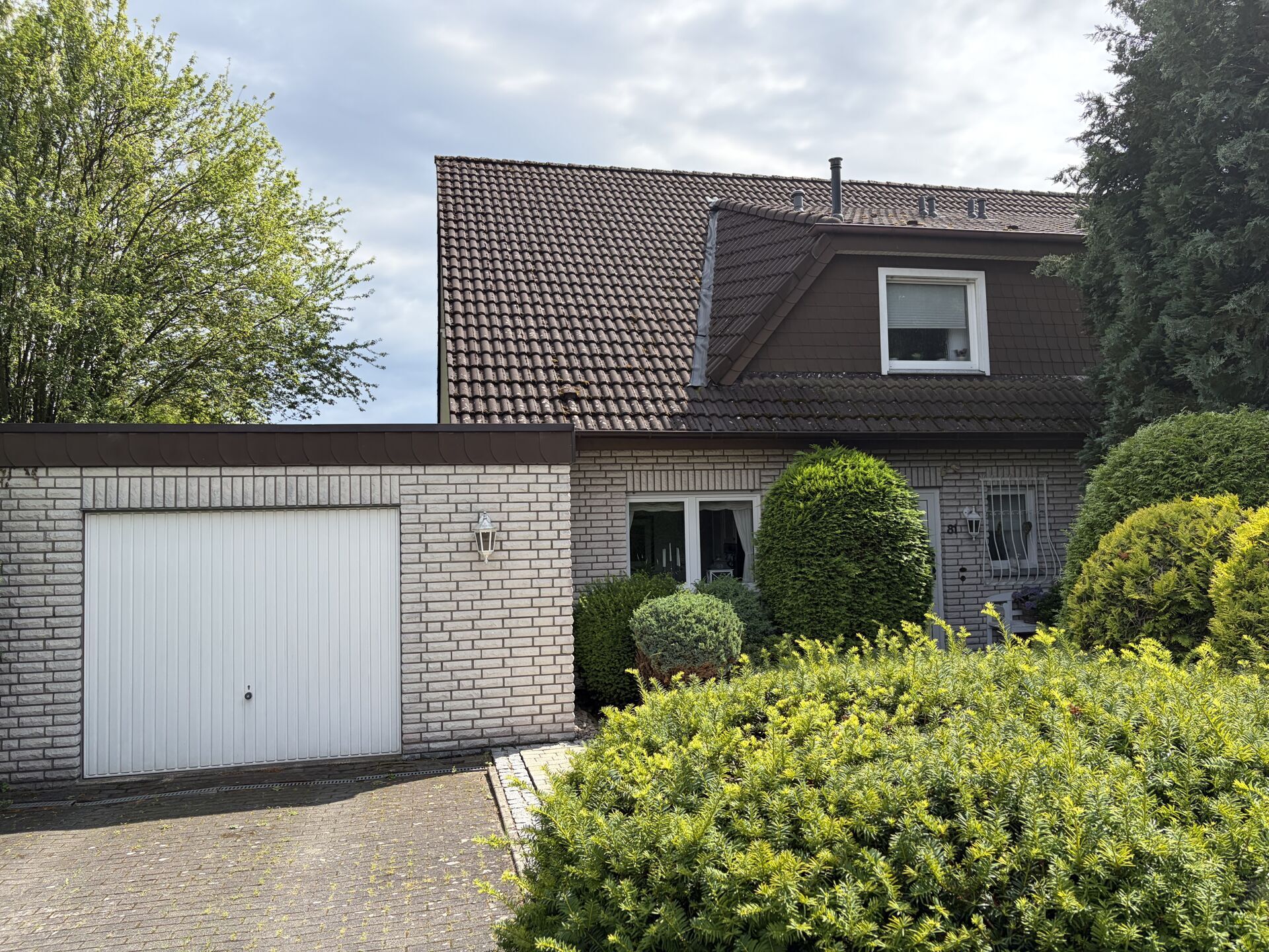 Immobilienangebot - Lage - Alle - Attraktive Doppelhaushälfte mit Garten, Weitblick und Familienkomfort