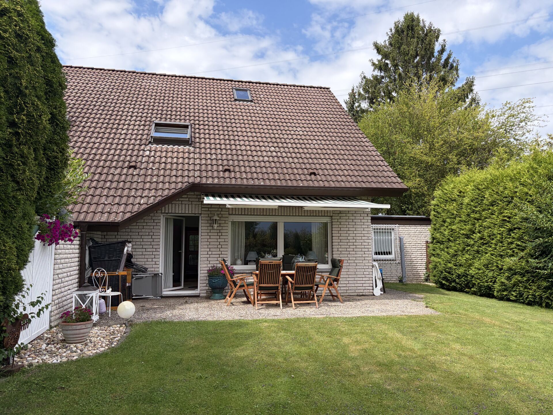Immobilienangebot - Lage - Alle - Attraktive Doppelhaushälfte mit Garten, Weitblick und Familienkomfort