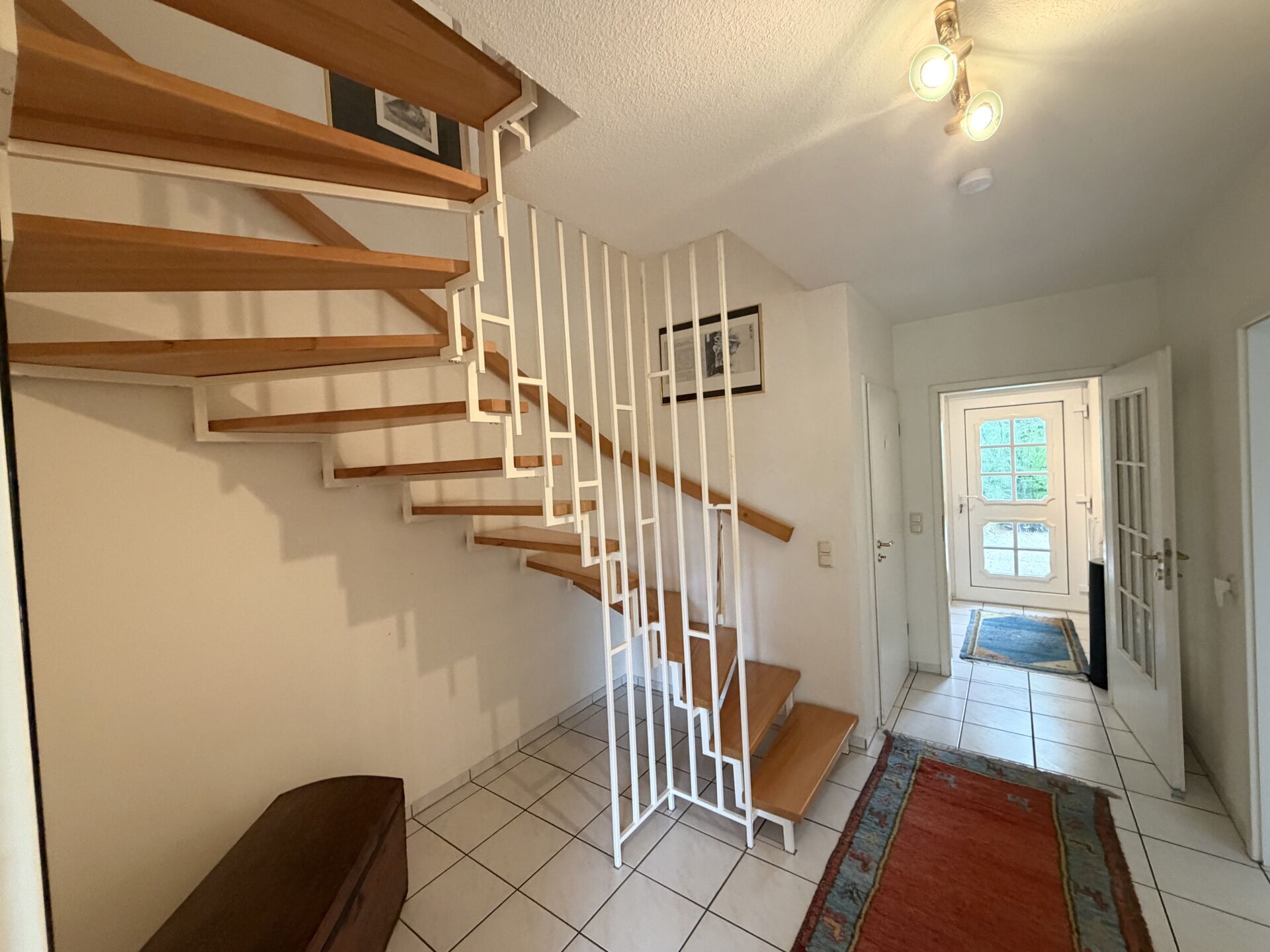 Immobilienangebot - Lage - Alle - Attraktive Doppelhaushälfte mit Garten, Weitblick und Familienkomfort