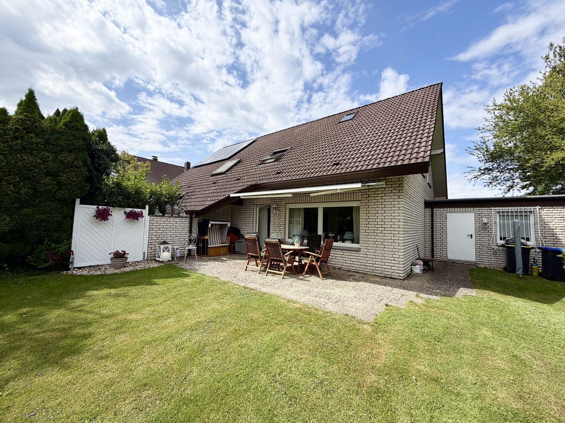 Immobilienangebot - Lage - Alle - Attraktive Doppelhaushälfte mit Garten, Weitblick und Familienkomfort