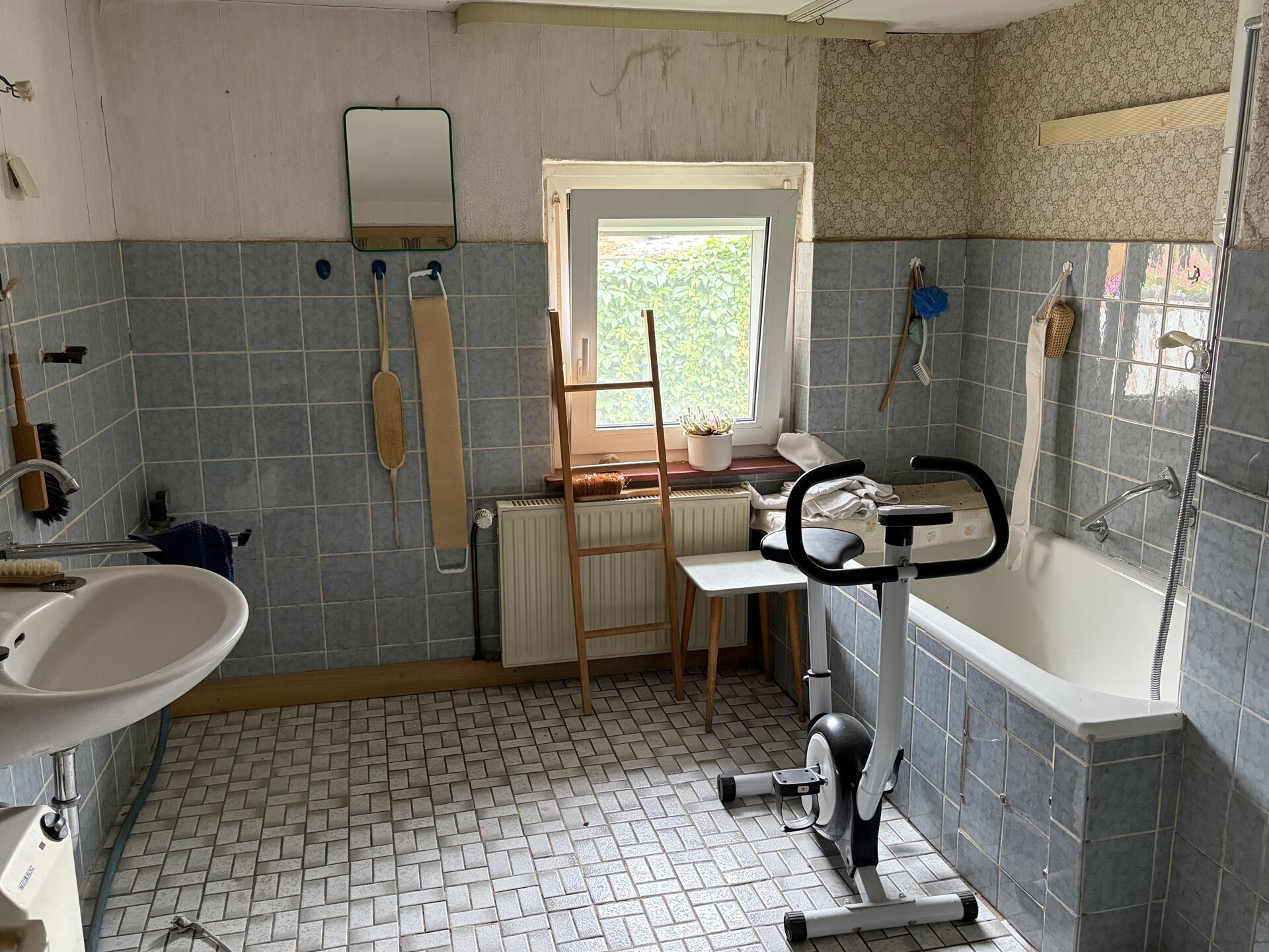 Immobilienangebot - Volkmarsen - Alle - Renovierungsbedürftiges Einfamilienhaus mit Raum für Ihre Ideen in Volkmarsen