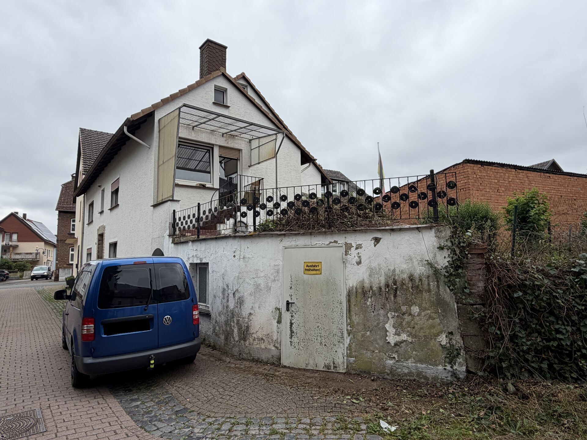Immobilienangebot - Volkmarsen - Alle - Renovierungsbedürftiges Einfamilienhaus mit Raum für Ihre Ideen in Volkmarsen