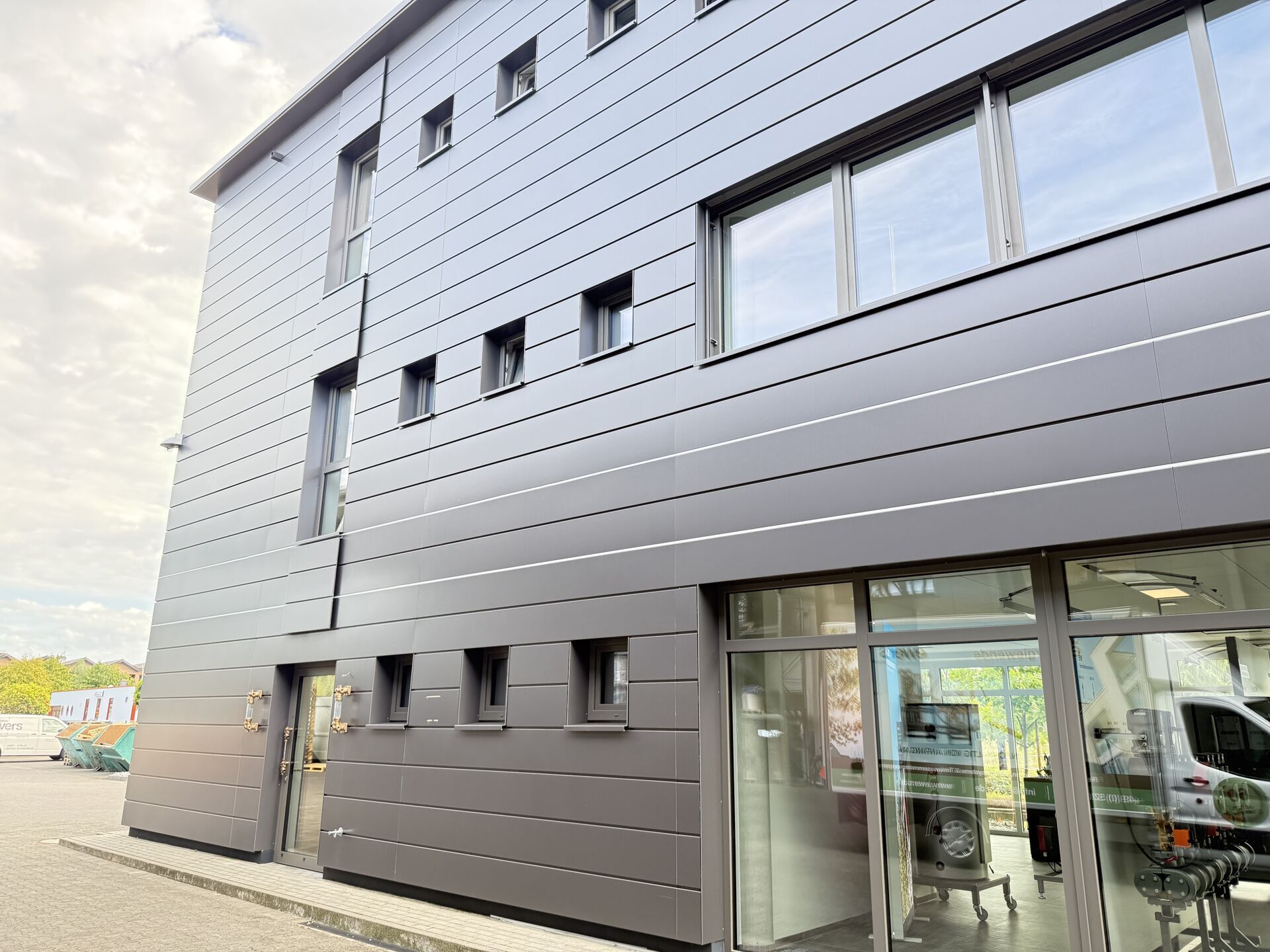 Immobilienangebot - Schloß Holte-Stukenbrock - Gewerbe - Moderne Büroetage mit separater Parkfläche zur Anmietung frei