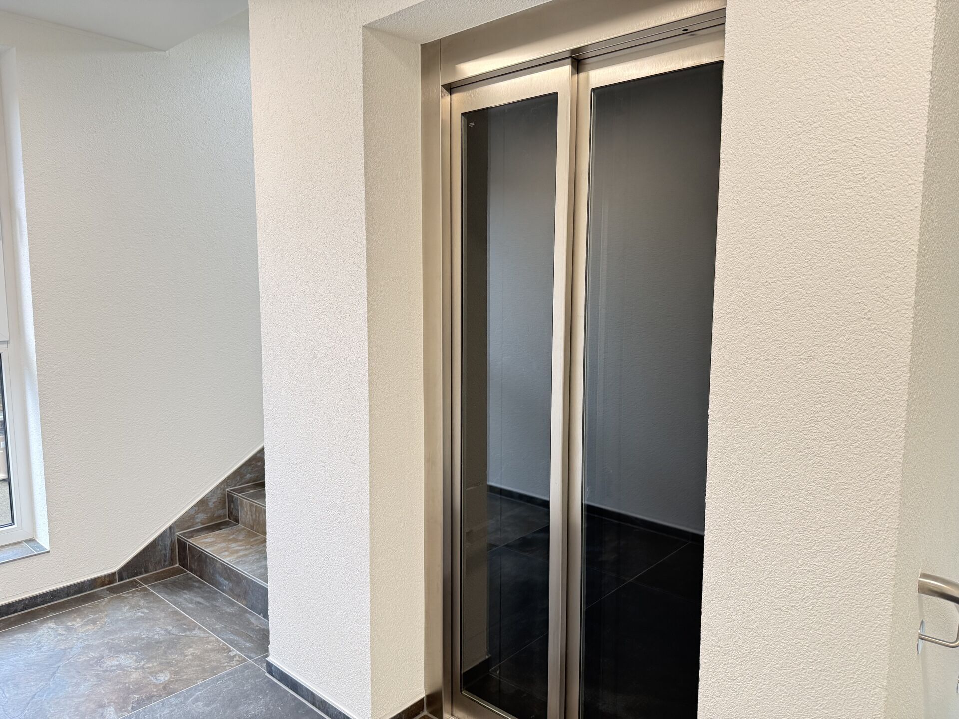 Immobilienangebot - Schloß Holte-Stukenbrock - Gewerbe - Moderne Büroetage mit separater Parkfläche zur Anmietung frei