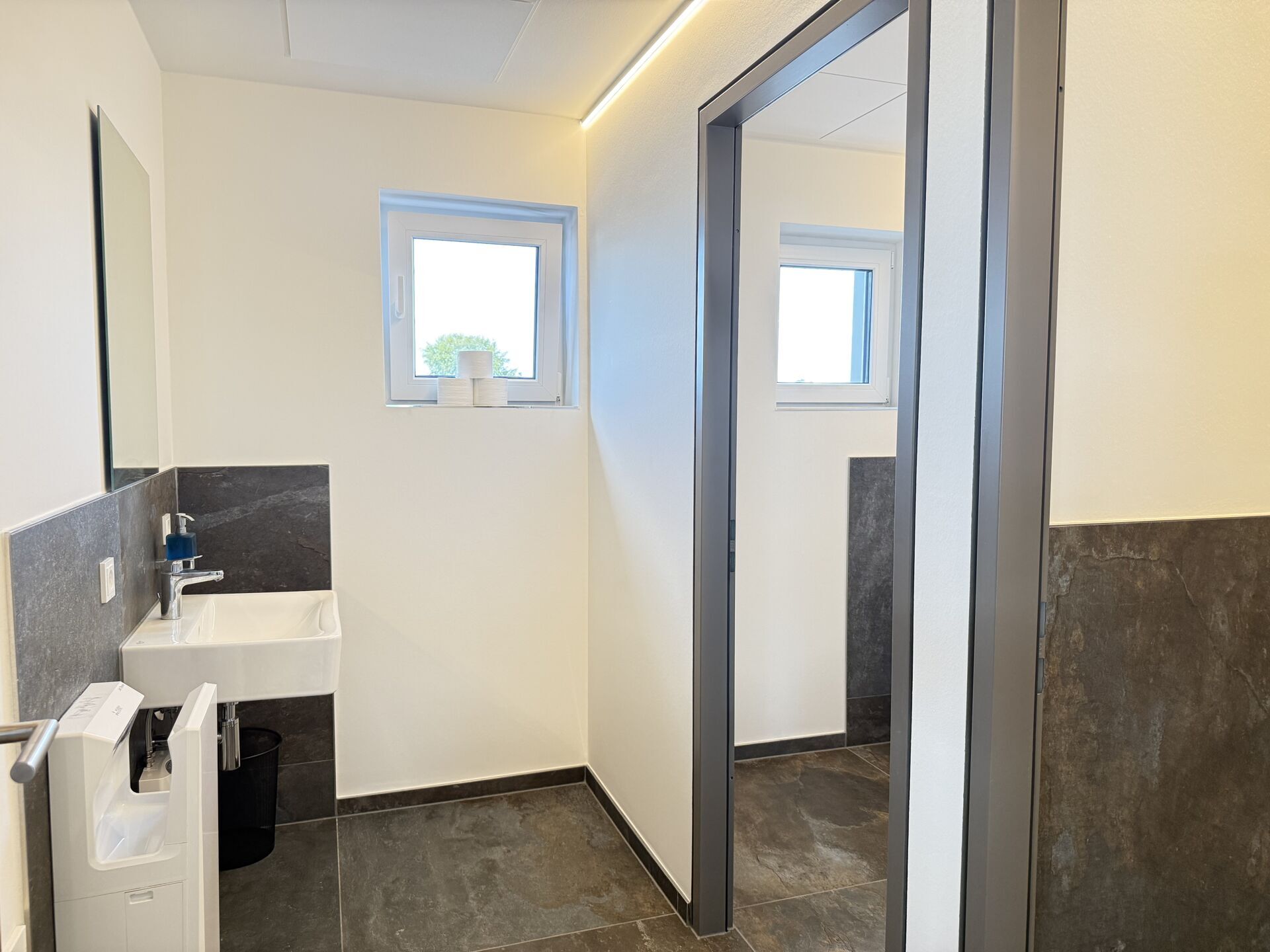 Immobilienangebot - Schloß Holte-Stukenbrock - Gewerbe - Moderne Büroetage mit separater Parkfläche zur Anmietung frei
