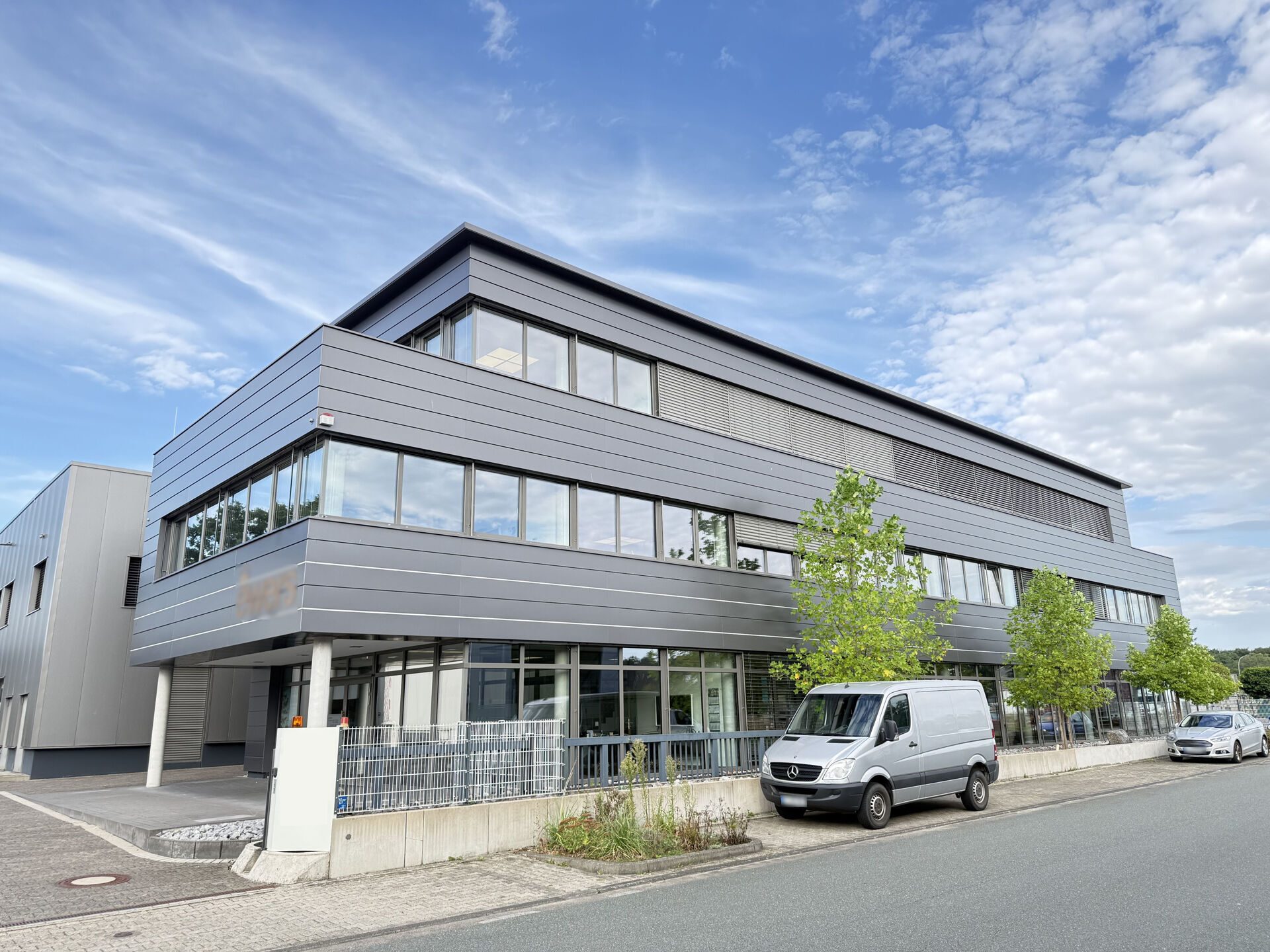 Immobilienangebot - Schloß Holte-Stukenbrock - Gewerbe - Moderne Büroetage mit separater Parkfläche zur Anmietung frei
