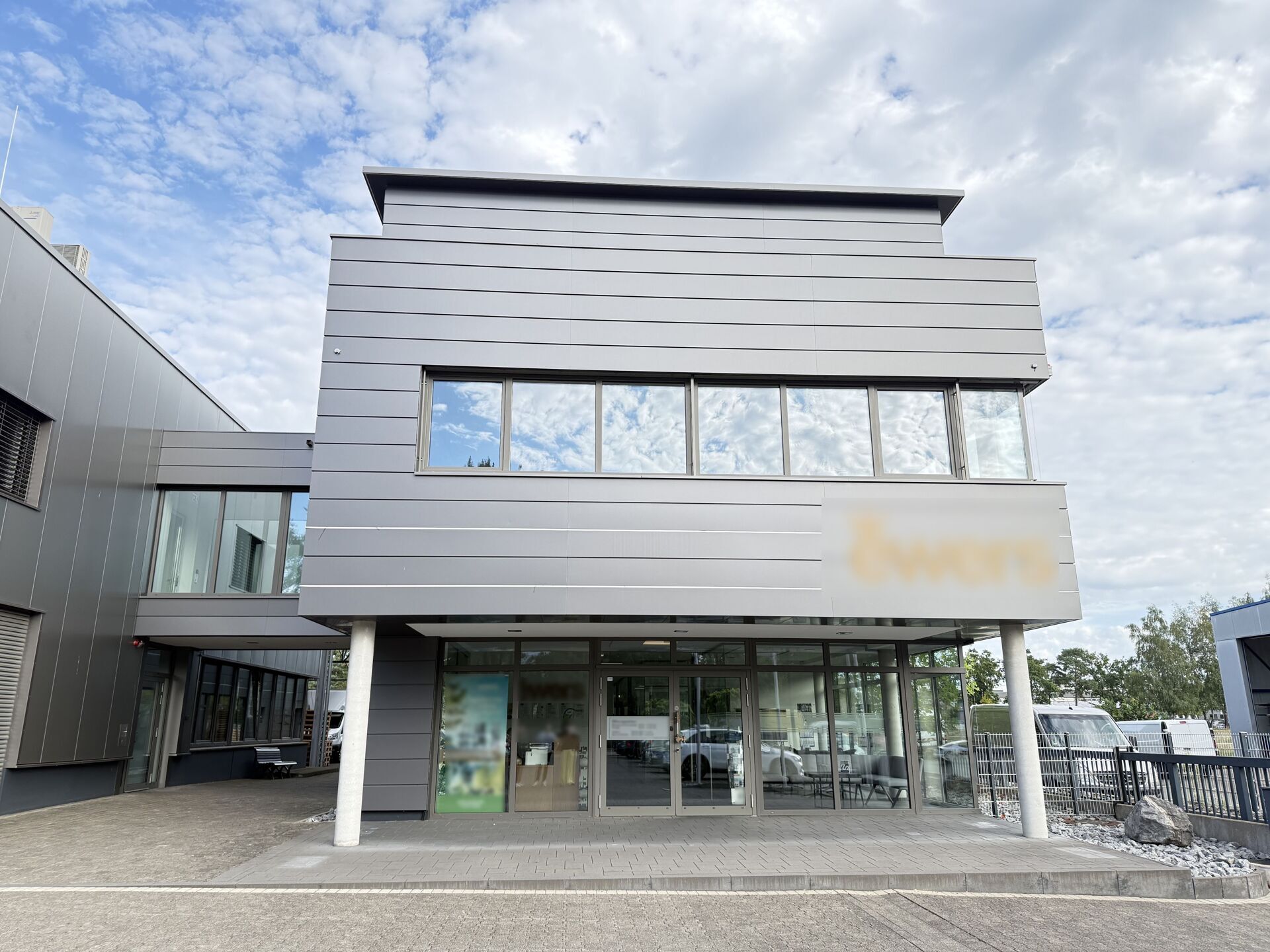 Immobilienangebot - Schloß Holte-Stukenbrock - Gewerbe - Moderne Büroetage mit separater Parkfläche zur Anmietung frei