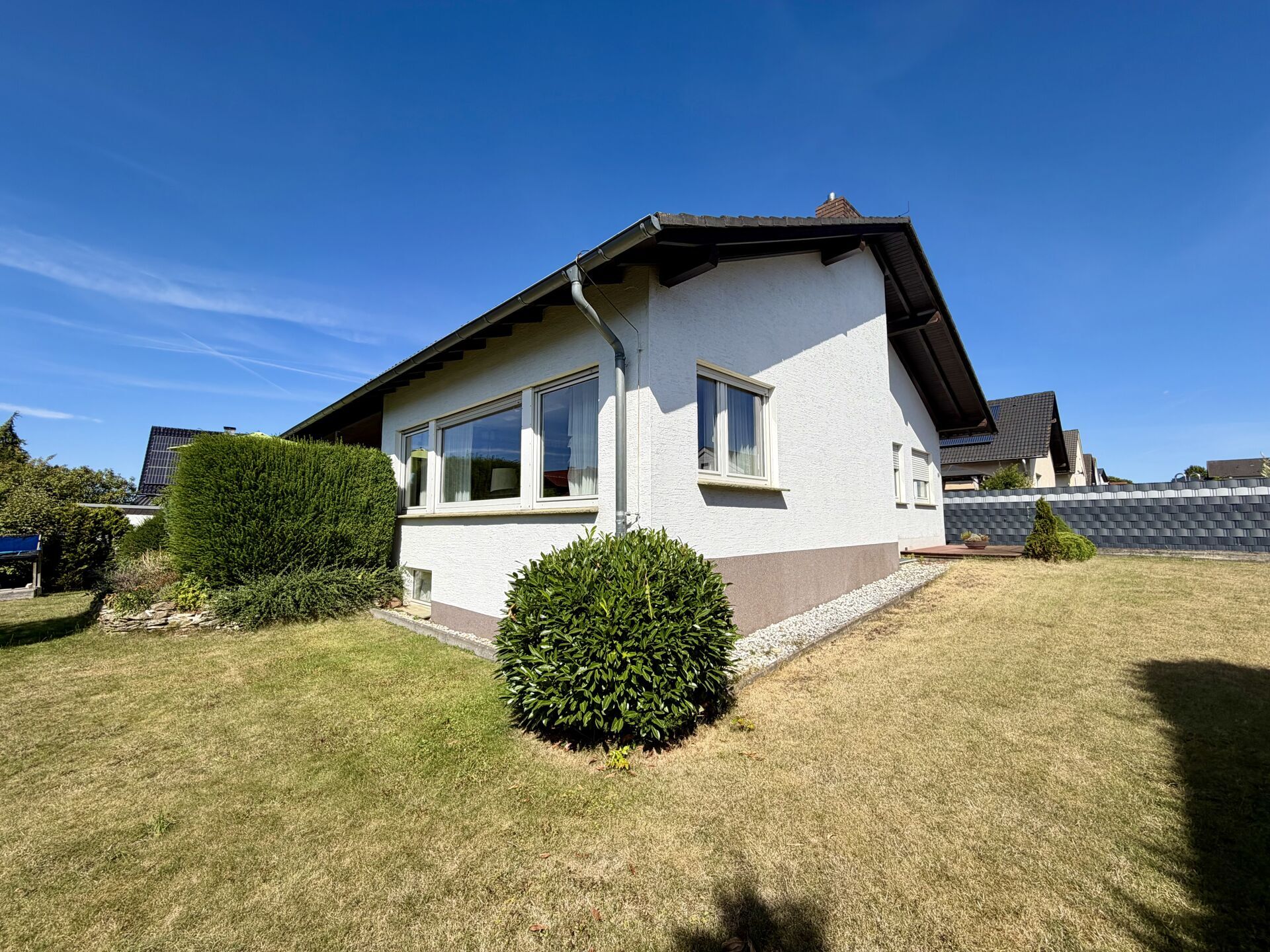 Immobilienangebot - Borchen / Kirchborchen - Alle - Einfamilienhaus mit viel Platz, gepflegtem Eckgrundstück 
und ruhiger Lage in Kirchborchen