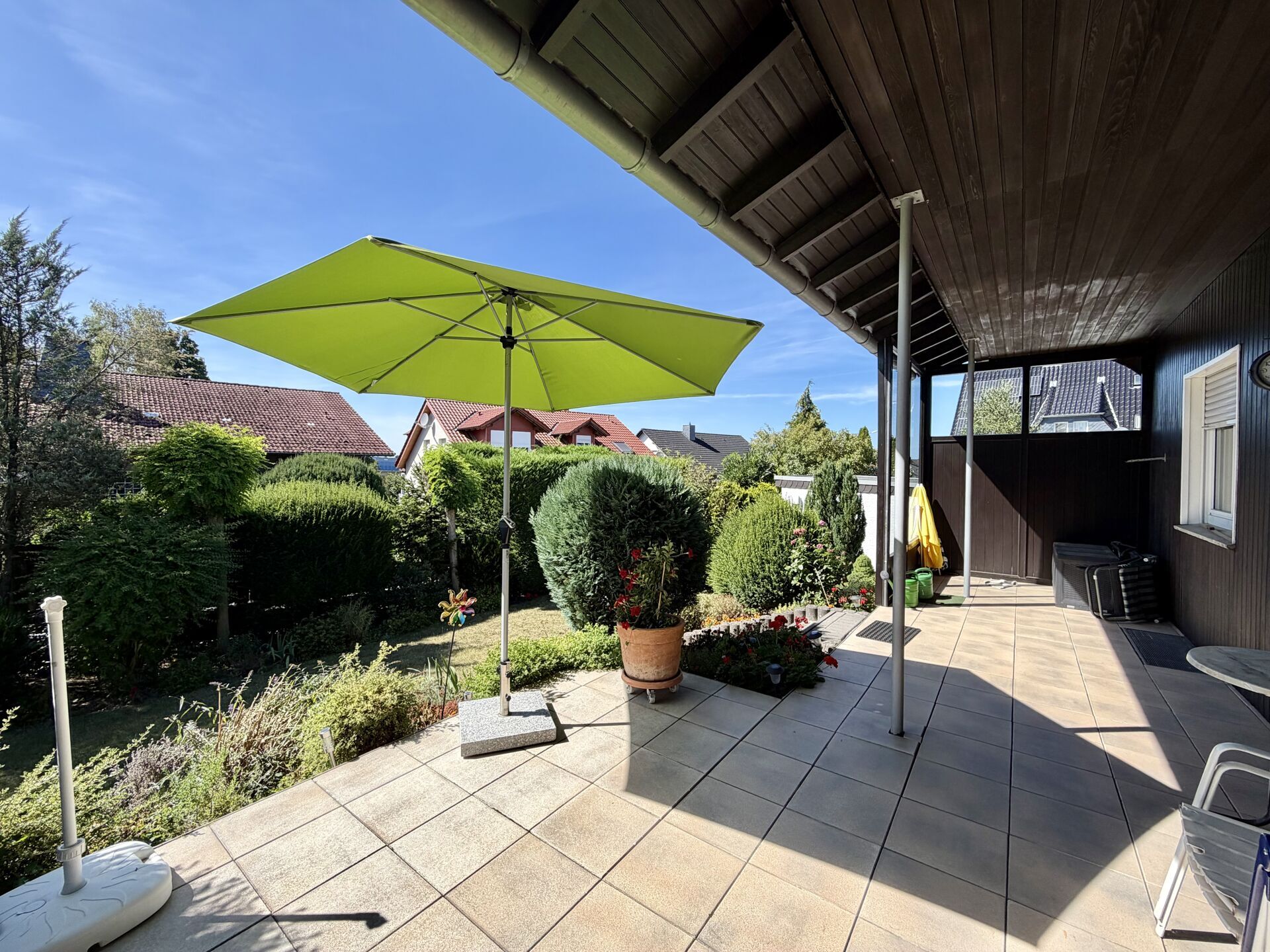 Immobilienangebot - Borchen / Kirchborchen - Alle - Einfamilienhaus mit viel Platz, gepflegtem Eckgrundstück 
und ruhiger Lage in Kirchborchen