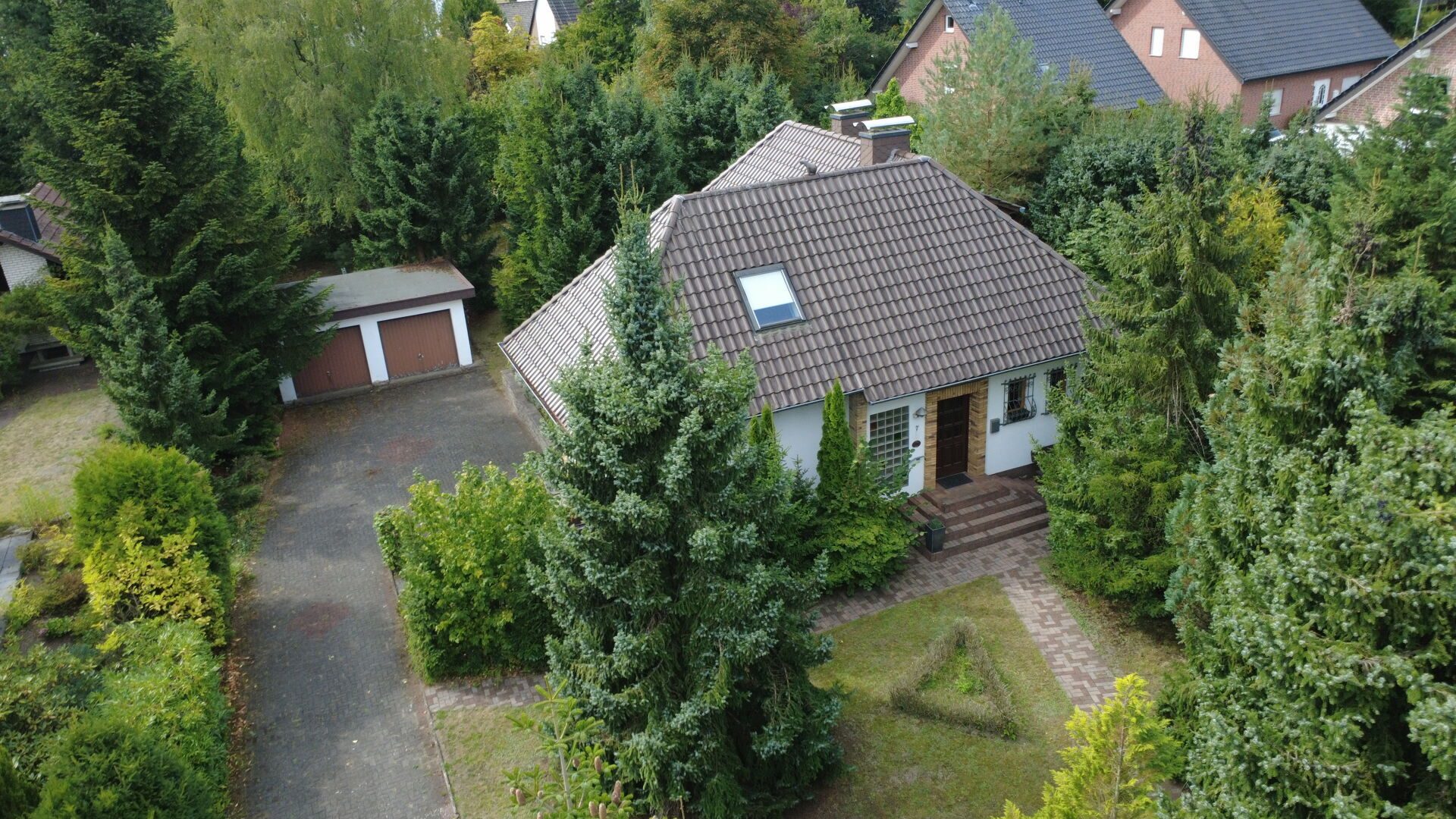 Immobilienangebot - Augustdorf - Alle - Großzügiges Einfamilienhaus mit Grundstückspotenzial in Augustdorf!