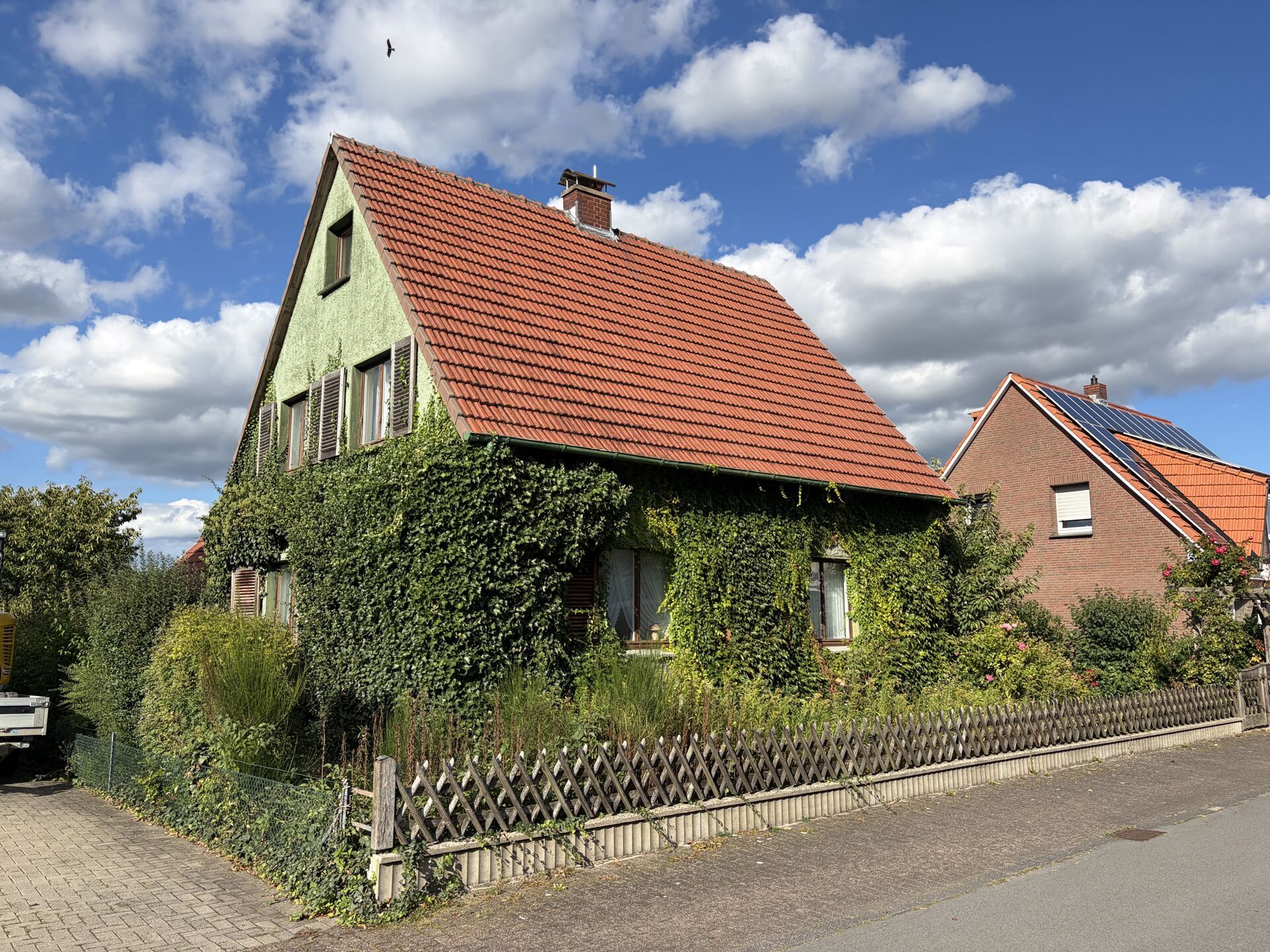 Immobilienangebot - Büren / Steinhausen - Alle - Einfamilienhaus mit weitläufigem Grundstück und Gestaltungpotenzial in Büren-Steinhausen