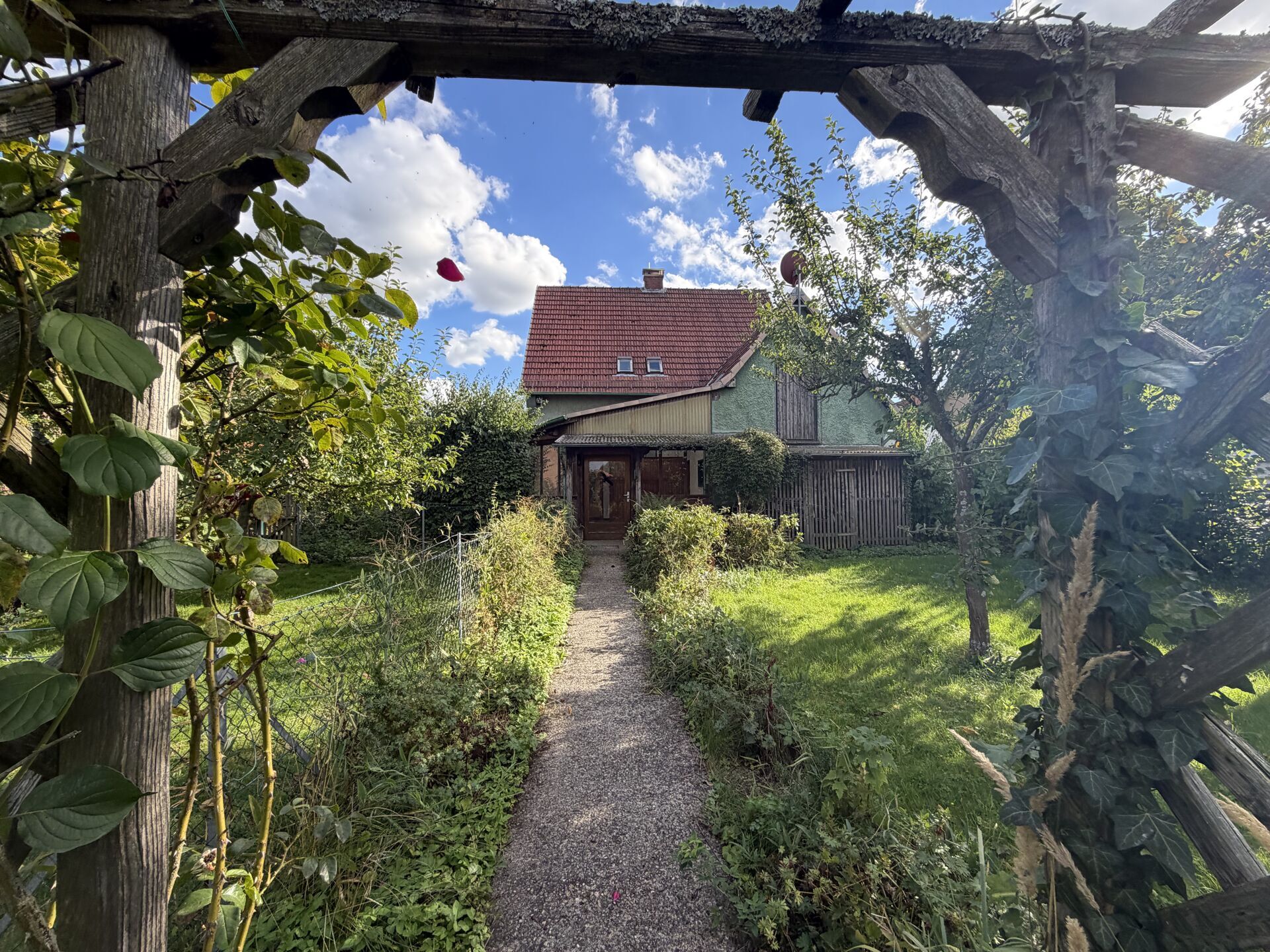 Immobilienangebot - Büren / Steinhausen - Alle - Einfamilienhaus mit weitläufigem Grundstück und Gestaltungpotenzial in Büren-Steinhausen