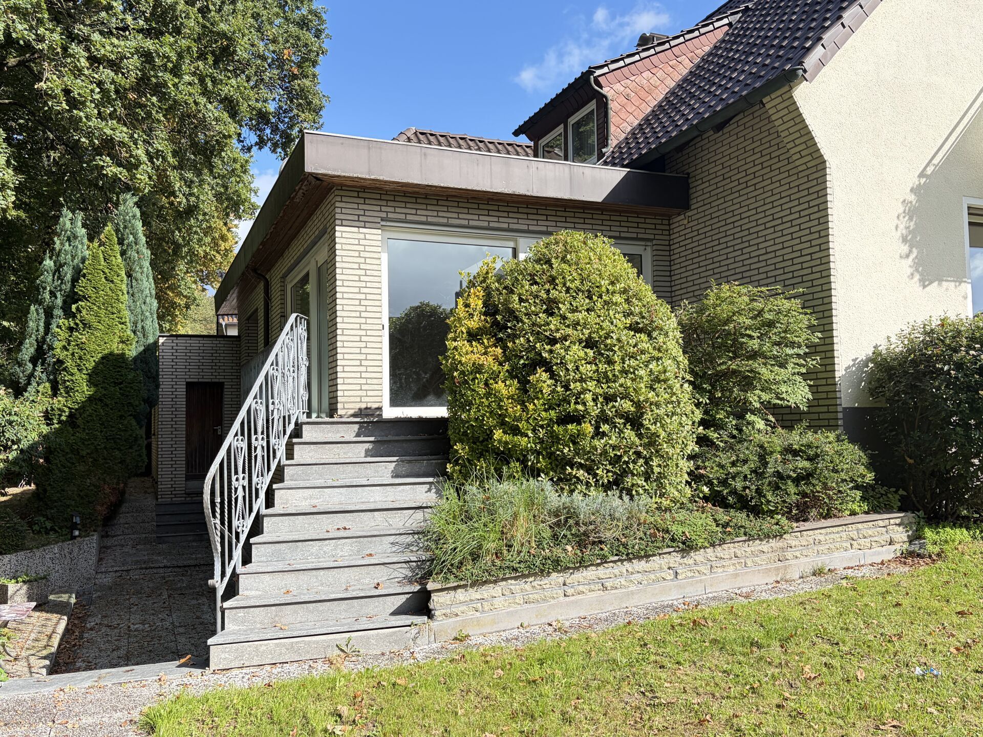 Immobilienangebot - Lage - Alle - Wohnen am Stadtwald - mit Mieteinnahmen im Gepäck!