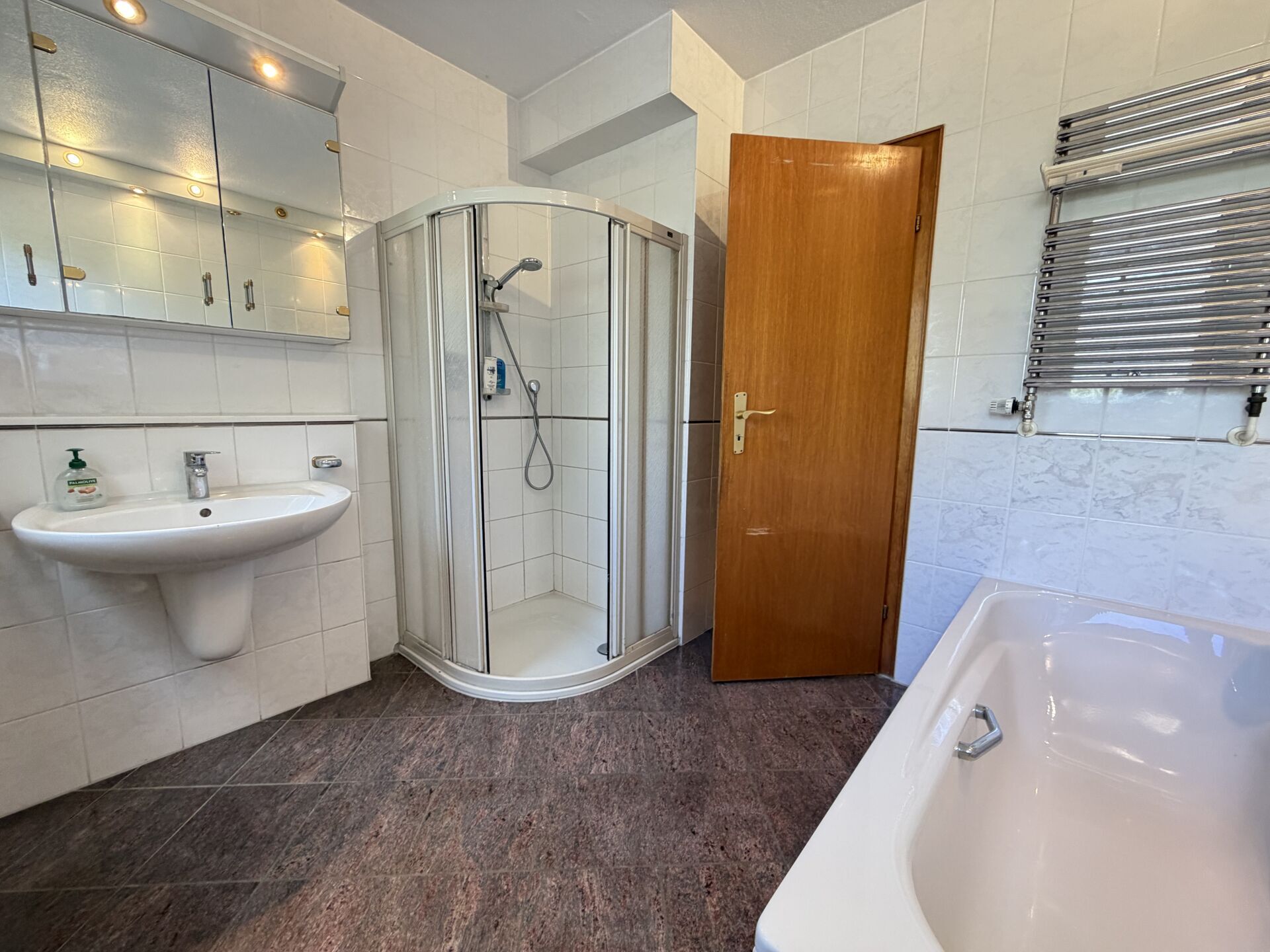 Immobilienangebot - Lage - Alle - Wohnen am Stadtwald - mit Mieteinnahmen im Gepäck!