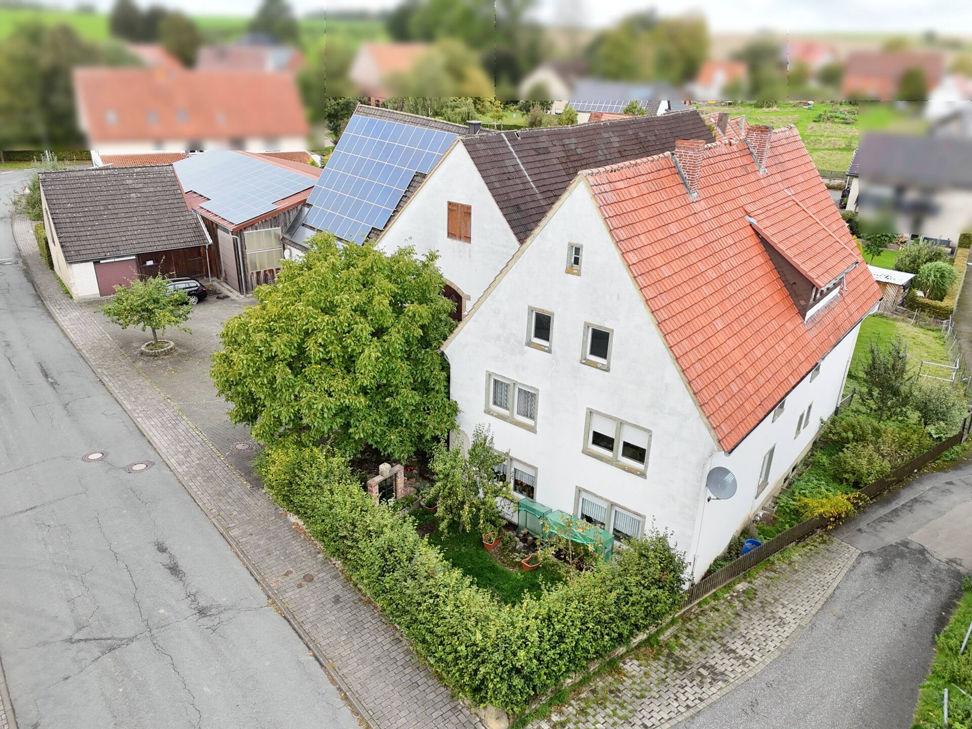 Immobilienangebot - Lichtenau - Alle - Zweifamilienhaus mit Nebengebäuden 
in Lichtenau Asseln