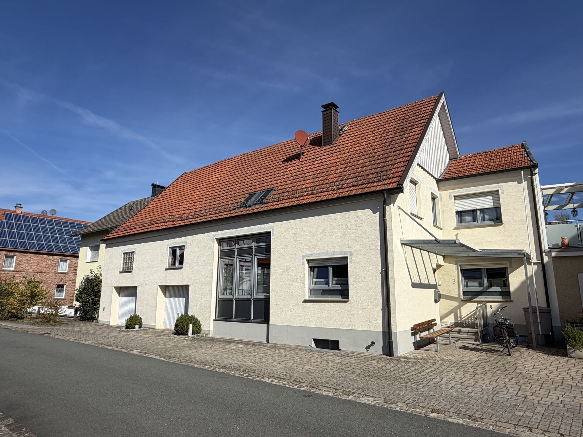 Immobilienangebot - Willebadessen - Alle - Gepflegtes Haus mit Entwicklungspotenzial und großem Nutzungsspielraum in Willebadessen