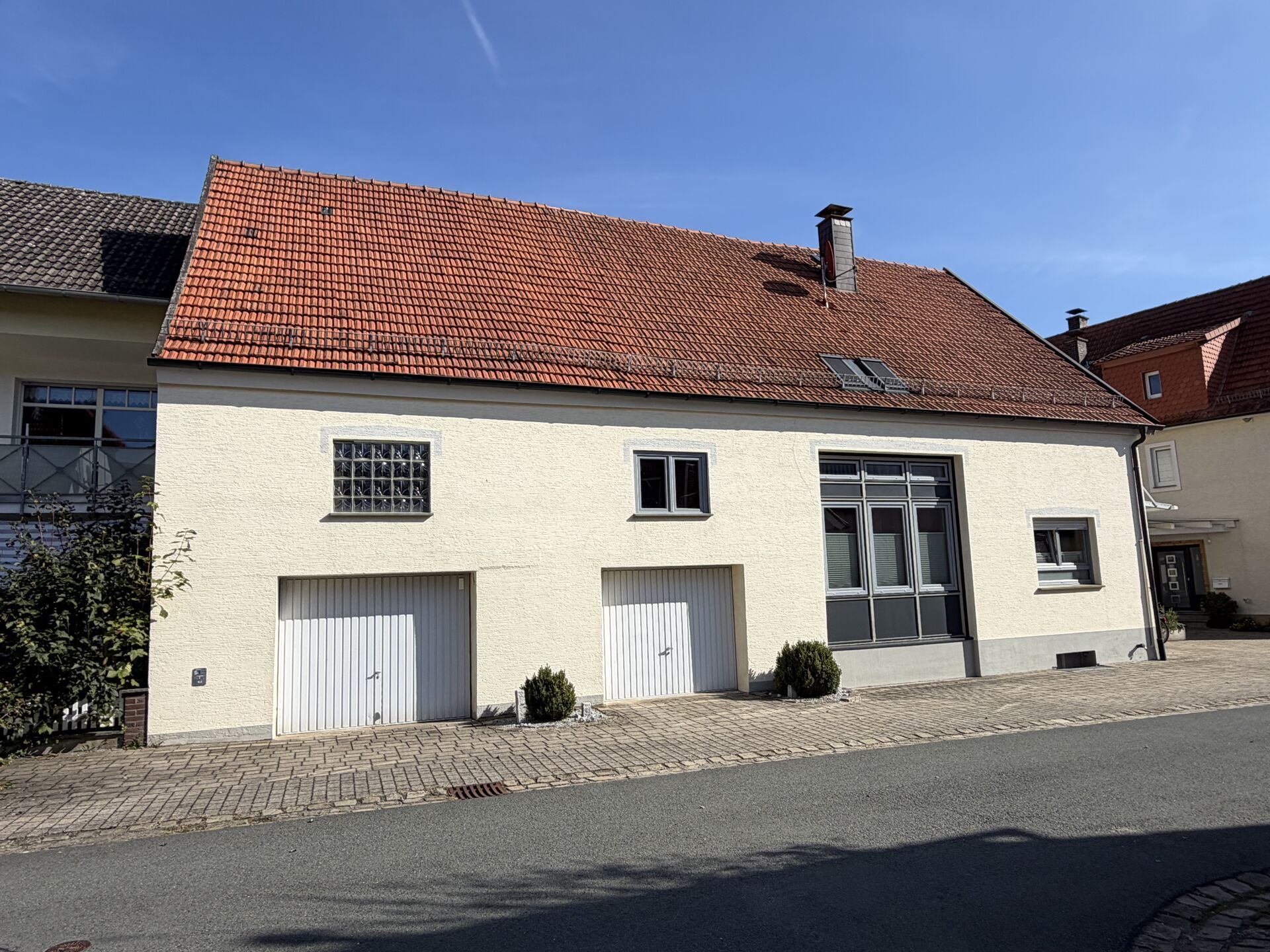 Immobilienangebot - Willebadessen - Alle - Gepflegtes Haus mit Entwicklungspotenzial und großem Nutzungsspielraum in Willebadessen