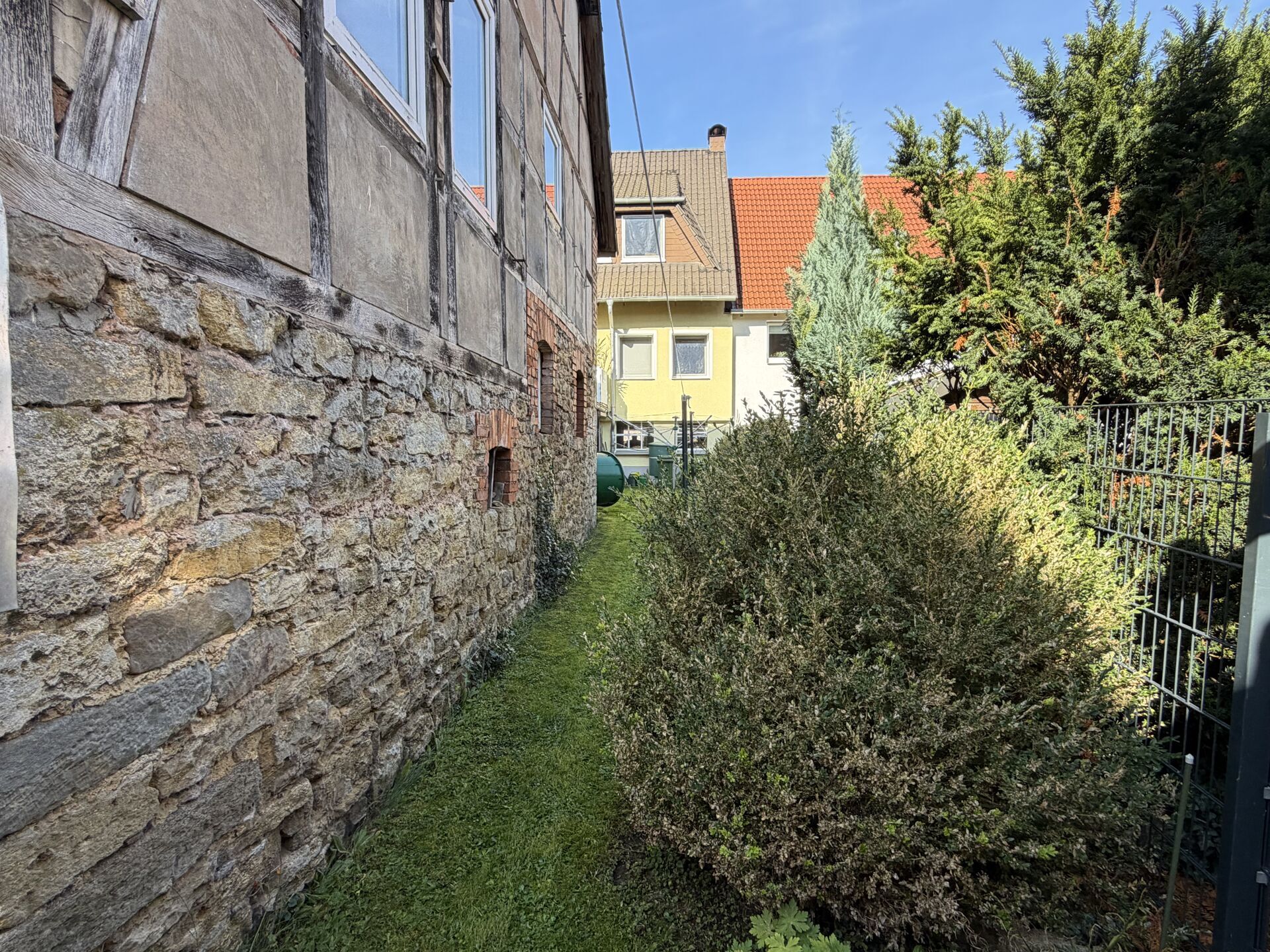 Immobilienangebot - Willebadessen - Alle - Gepflegtes Haus mit Entwicklungspotenzial und großem Nutzungsspielraum in Willebadessen