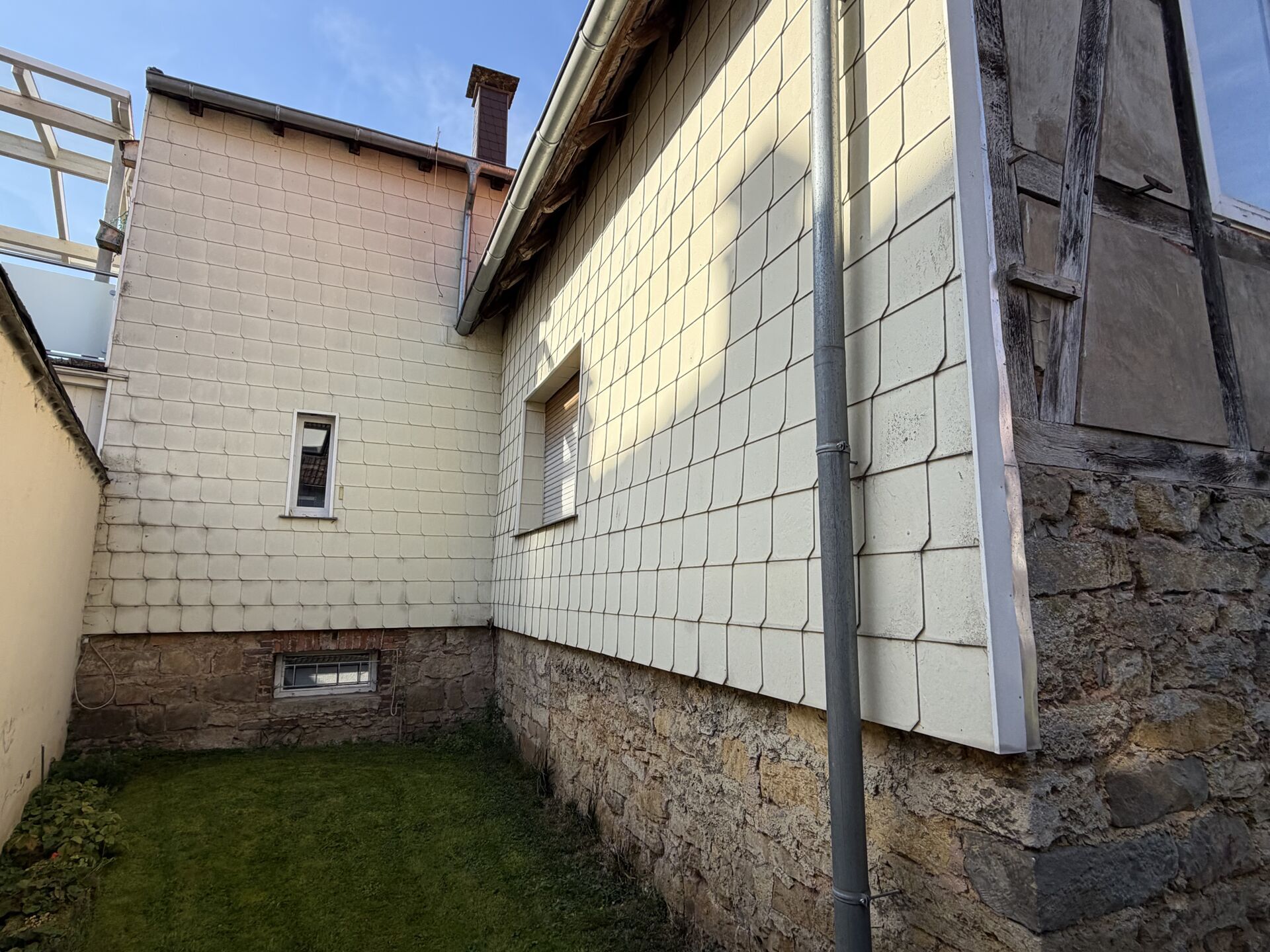 Immobilienangebot - Willebadessen - Alle - Gepflegtes Haus mit Entwicklungspotenzial und großem Nutzungsspielraum in Willebadessen