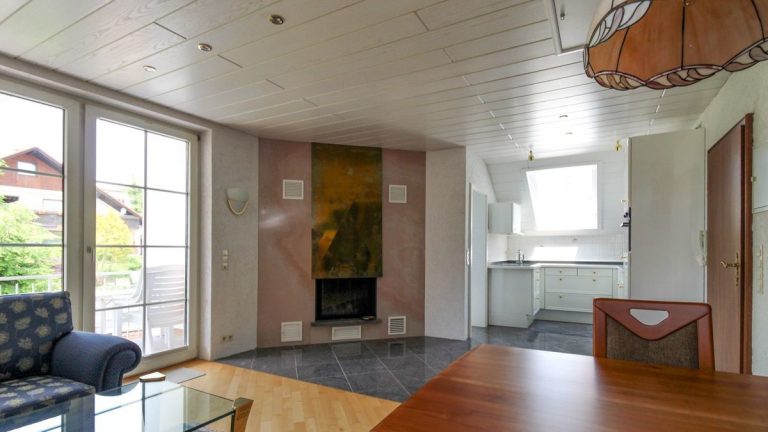 VR Immobilien GmbH - Immobilienangebot - Künzell - Alle - VERMIETET: Gemütliche, voll möblierte Dachgeschosswohnung in Künzell zu vermieten