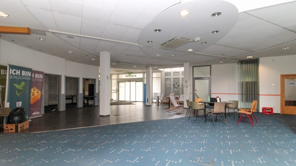 VR Immobilien GmbH - Immobilienangebot - Schlüchtern - Alle - Helle Gewerbeeinheit mit Schaufensterfläche in der Innenstadt von Schlüchtern