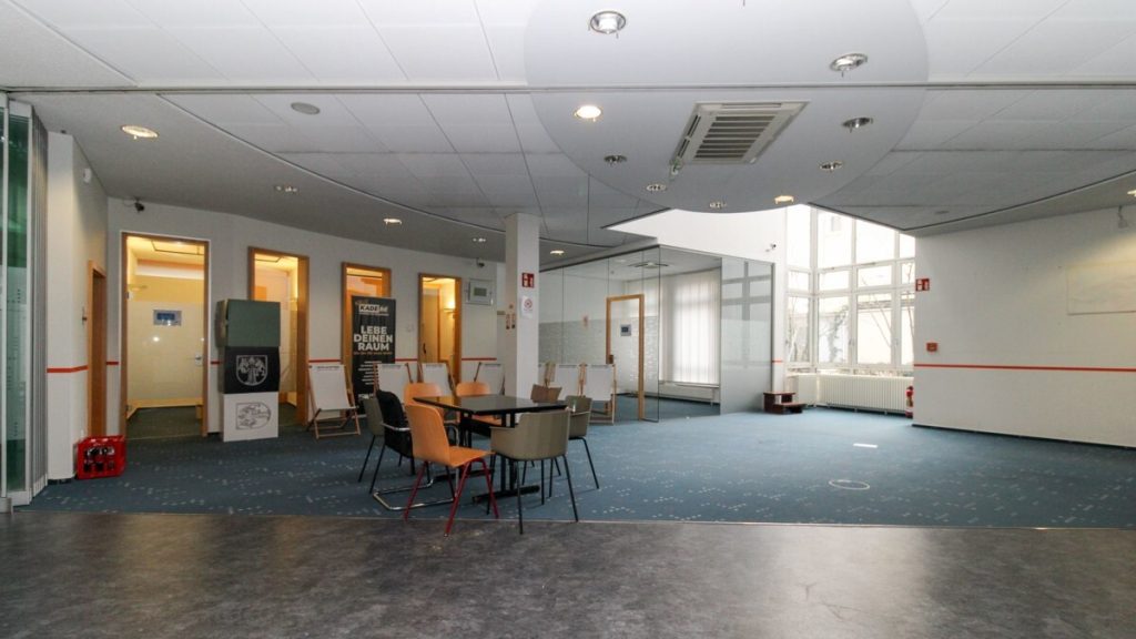 VR Immobilien GmbH - Immobilienangebot - Schlüchtern - Alle - Helle Gewerbeeinheit mit Schaufensterfläche in der Innenstadt von Schlüchtern