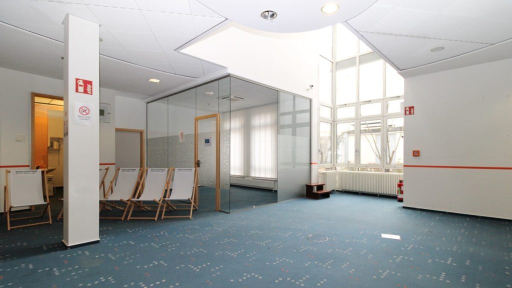 VR Immobilien GmbH - Immobilienangebot - Schlüchtern - Alle - Helle Gewerbeeinheit mit Schaufensterfläche in der Innenstadt von Schlüchtern