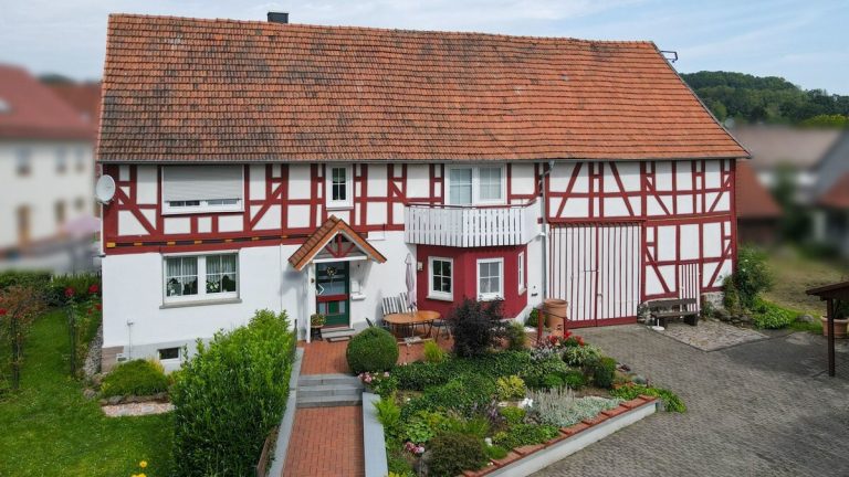  VR Immobilien GmbH - Immobilienangebot - Grebenhain - Alle - Charmantes Einfamilienhaus mit viel Platz für die Familie in Ilbeshausen