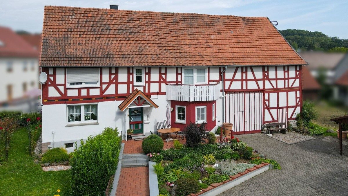 VR Immobilien GmbH - Immobilienangebot - Grebenhain - Alle - Charmantes Einfamilienhaus mit viel Platz für die Familie in Ilbeshausen