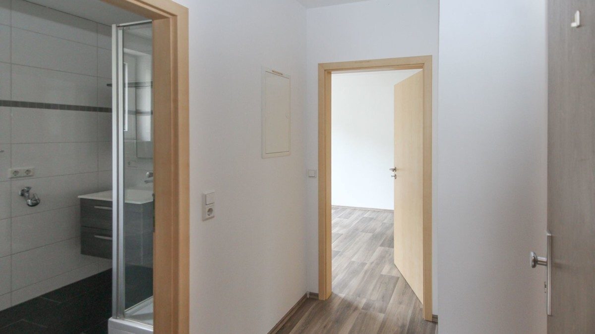 VR Immobilien GmbH - Immobilienangebot - Dermbach - Alle - Doppelhaushälfte als Kapitalanlage mit drei Wohneinheiten in Stadtlengsfeld