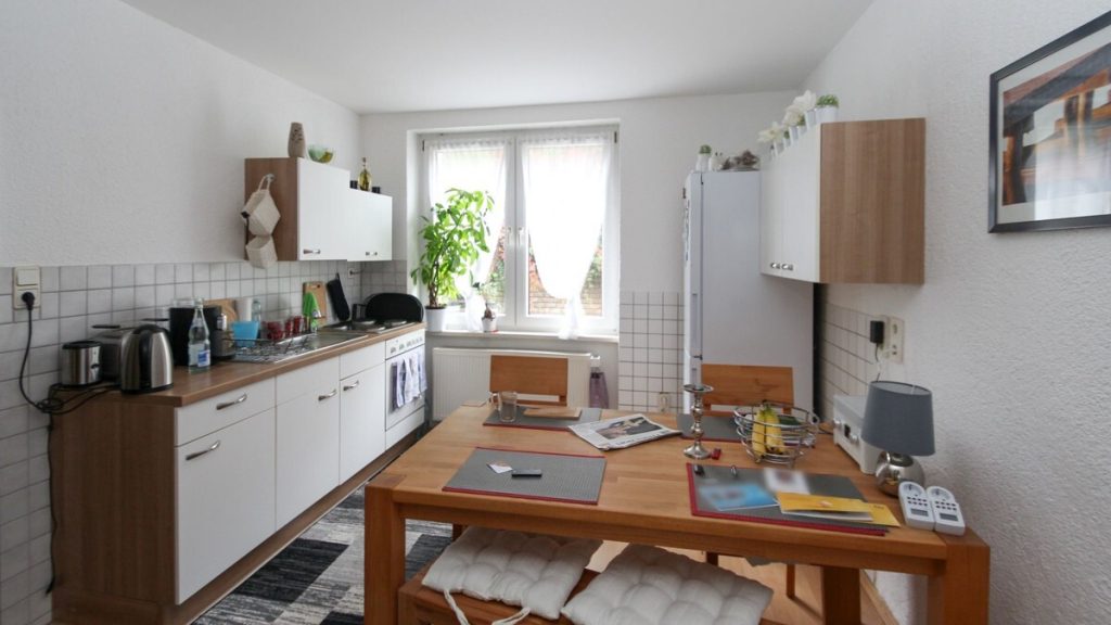 VR Immobilien GmbH - Immobilienangebot - Dermbach - Alle - Doppelhaushälfte als Kapitalanlage mit drei Wohneinheiten in Stadtlengsfeld