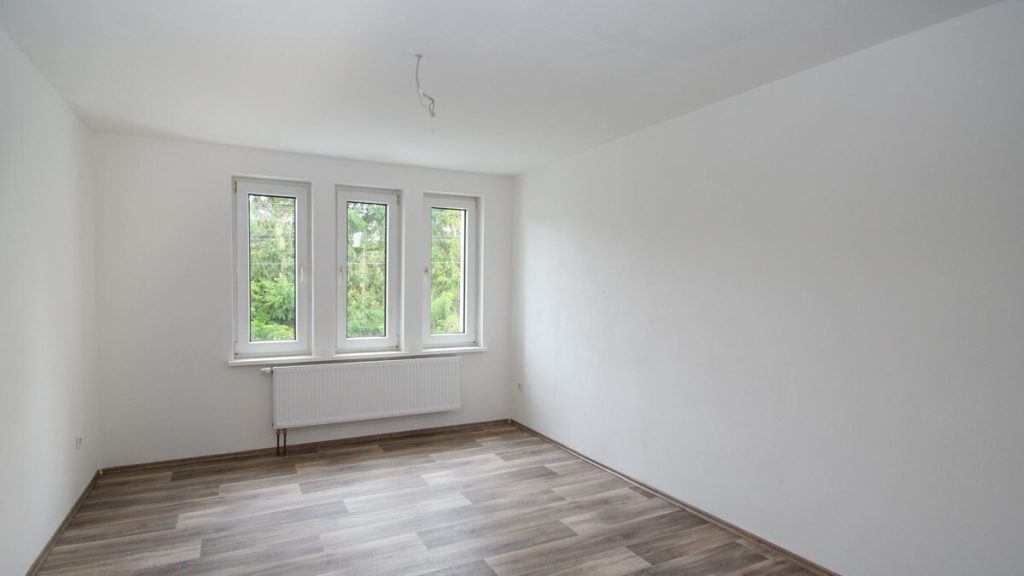 VR Immobilien GmbH - Immobilienangebot - Dermbach - Alle - Doppelhaushälfte als Kapitalanlage mit drei Wohneinheiten in Stadtlengsfeld