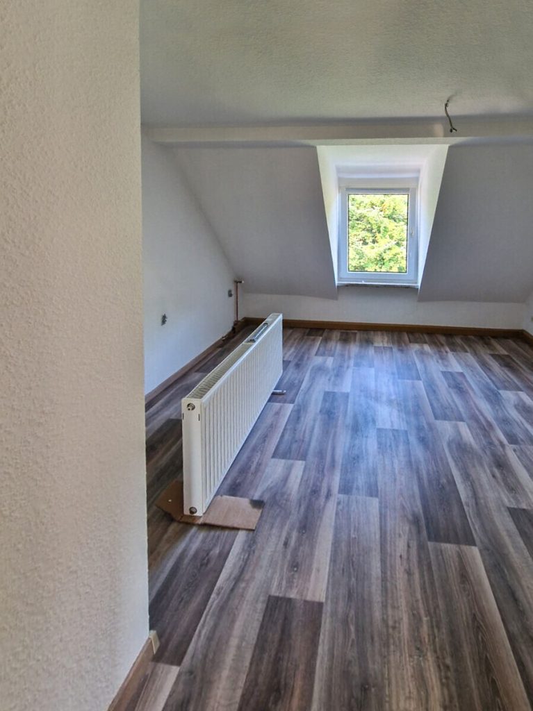 VR Immobilien GmbH - Immobilienangebot - Dermbach - Alle - Doppelhaushälfte als Kapitalanlage mit drei Wohneinheiten in Stadtlengsfeld