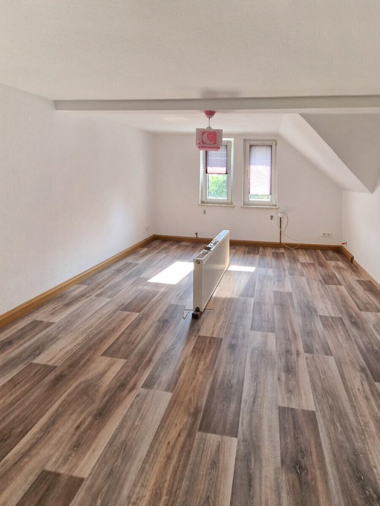 VR Immobilien GmbH - Immobilienangebot - Dermbach - Alle - Doppelhaushälfte als Kapitalanlage mit drei Wohneinheiten in Stadtlengsfeld