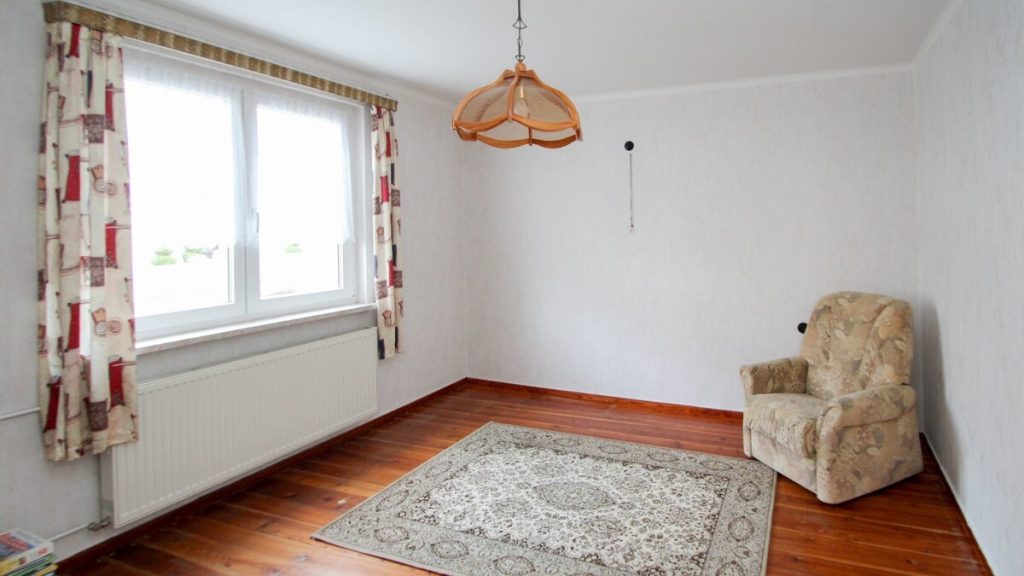 VR Immobilien GmbH - Immobilienangebot - Vacha - Alle - Gepflegtes Ein- bis Zweifamilienhaus mit Nebengebäude und großem Garten in Vacha - Völkershausen