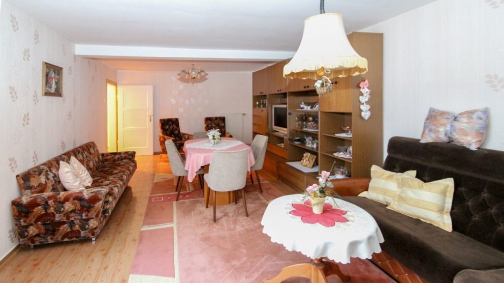 VR Immobilien GmbH - Immobilienangebot - Vacha - Alle - Gepflegtes Ein- bis Zweifamilienhaus mit Nebengebäude und großem Garten in Vacha - Völkershausen