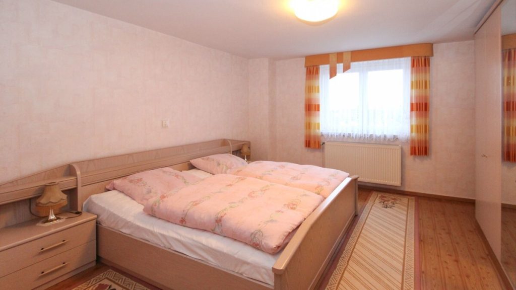 VR Immobilien GmbH - Immobilienangebot - Vacha - Alle - Gepflegtes Ein- bis Zweifamilienhaus mit Nebengebäude und großem Garten in Vacha - Völkershausen