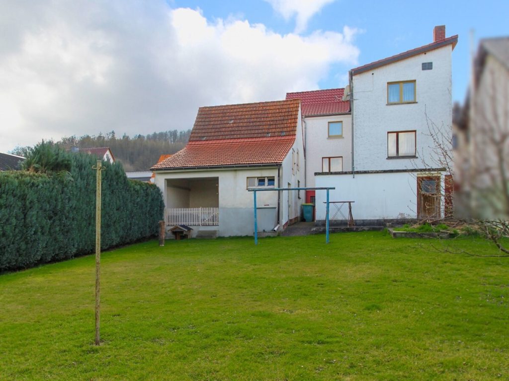 VR Immobilien GmbH - Immobilienangebot - Vacha - Alle - Gepflegtes Ein- bis Zweifamilienhaus mit Nebengebäude und großem Garten in Vacha - Völkershausen