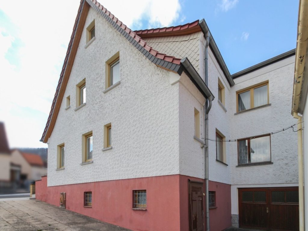 VR Immobilien GmbH - Immobilienangebot - Vacha - Alle - Gepflegtes Ein- bis Zweifamilienhaus mit Nebengebäude und großem Garten in Vacha - Völkershausen