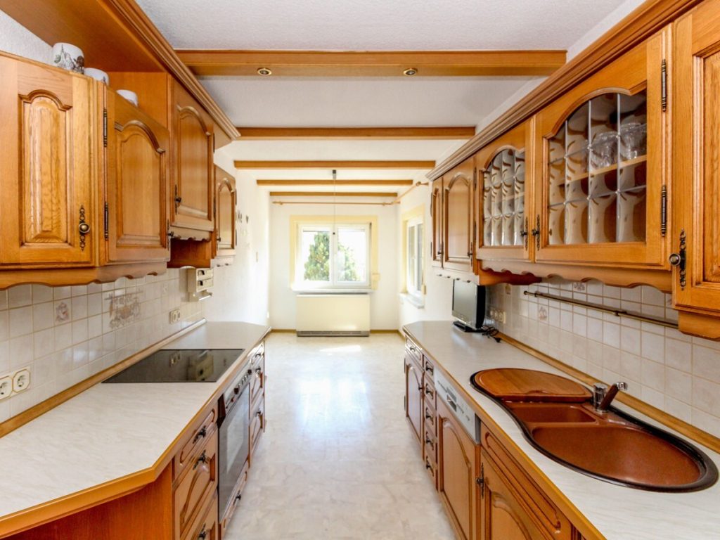 VR Immobilien GmbH - Immobilienangebot - Kaltennordheim - Alle - Einfamilienhaus mit Scheune und Nebengebäude in Oberkatz