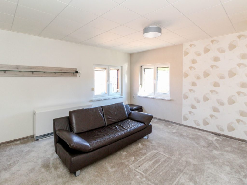 VR Immobilien GmbH - Immobilienangebot - Kaltennordheim - Alle - Einfamilienhaus mit Scheune und Nebengebäude in Oberkatz