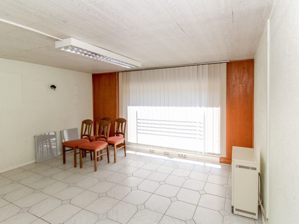 VR Immobilien GmbH - Immobilienangebot - Kaltennordheim - Alle - Einfamilienhaus mit Scheune und Nebengebäude in Oberkatz