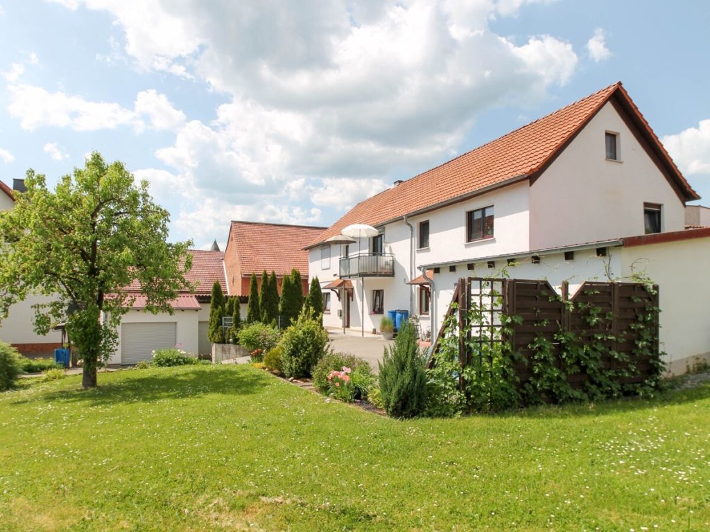 VR Immobilien GmbH - Immobilienangebot - Eiterfeld - Alle - RESERVIERT: Zwei Wohneinheiten unter einem Dach – ideal für Familien oder Kapitalanleger