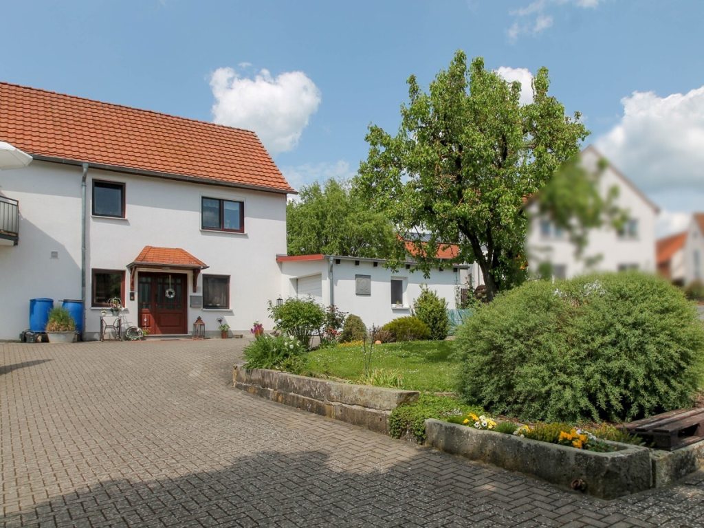 VR Immobilien GmbH - Immobilienangebot - Eiterfeld - Alle - RESERVIERT: Zwei Wohneinheiten unter einem Dach – ideal für Familien oder Kapitalanleger